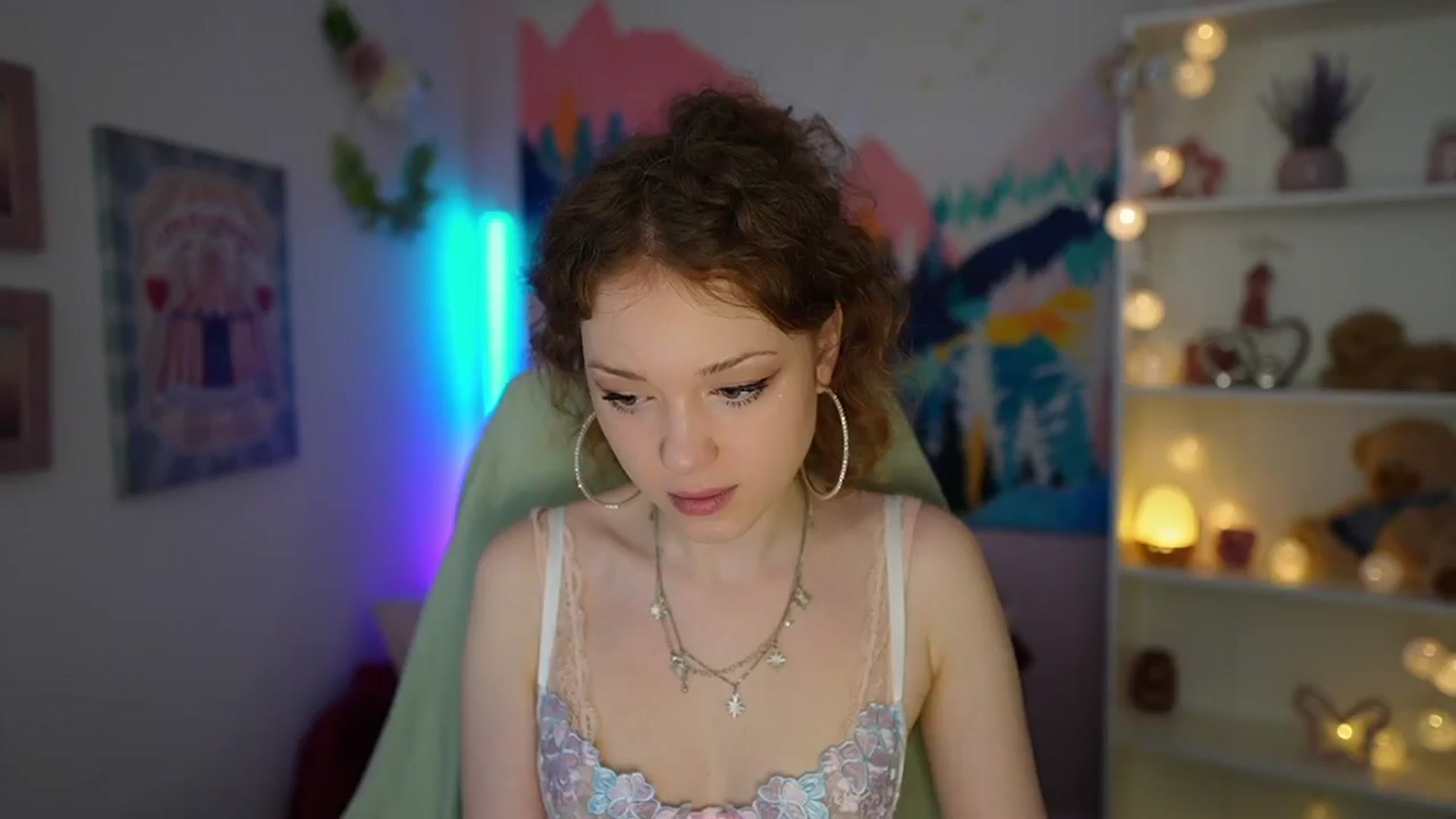 Gallery image thumbnail from Eva_grey18's myfreecams stream on, 05/25/2024, 18:32 image 20 of 20