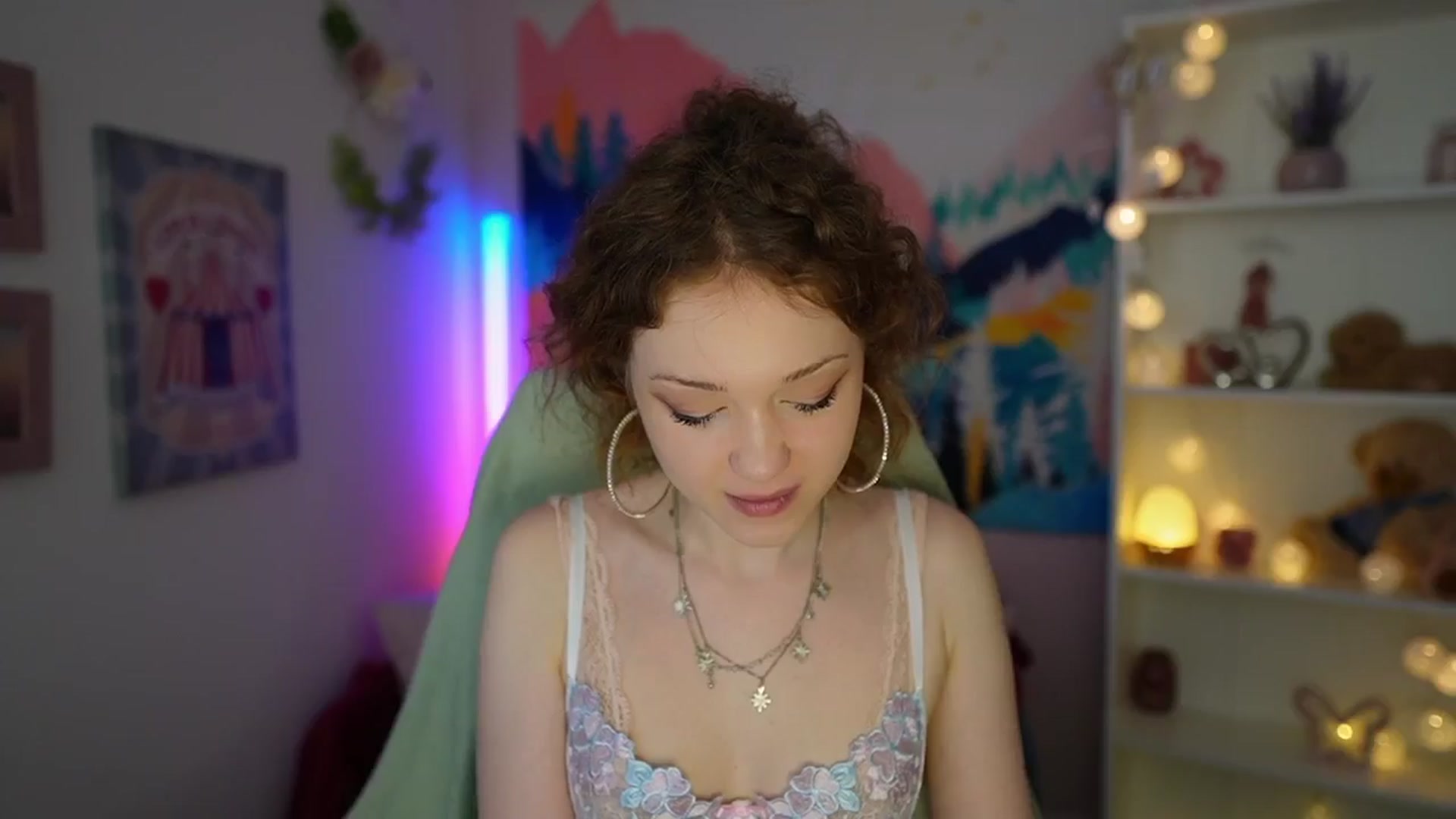 Gallery image thumbnail from Eva_grey18's myfreecams stream on, 05/25/2024, 18:32 image 4 of 20