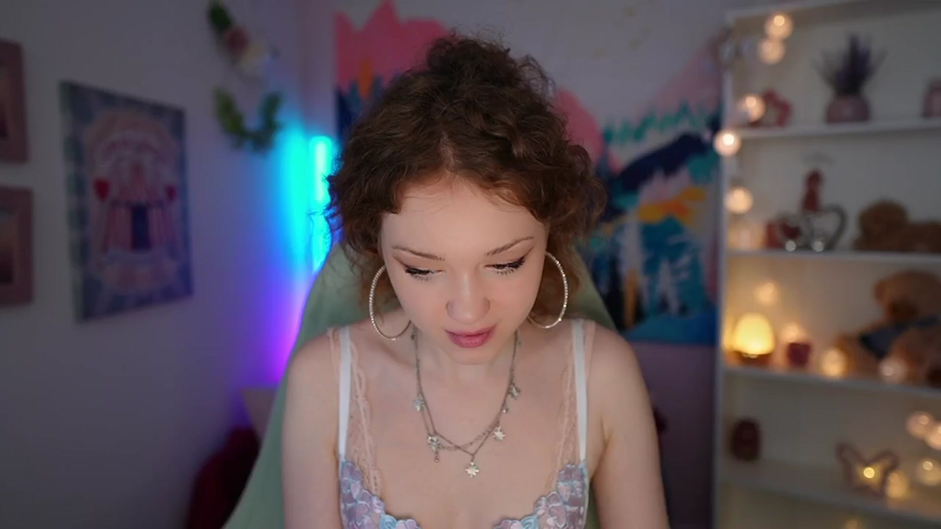 Gallery image thumbnail from Eva_grey18's myfreecams stream on, 05/25/2024, 18:32 image 1 of 20