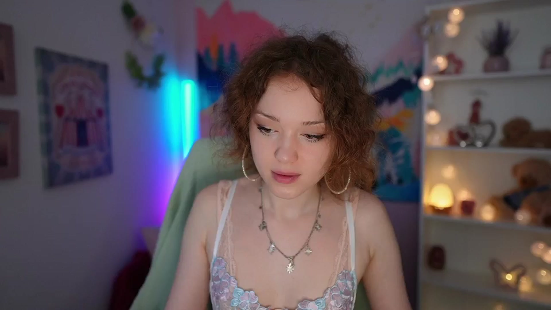 Gallery image thumbnail from Eva_grey18's myfreecams stream on, 05/25/2024, 21:22 image 9 of 20