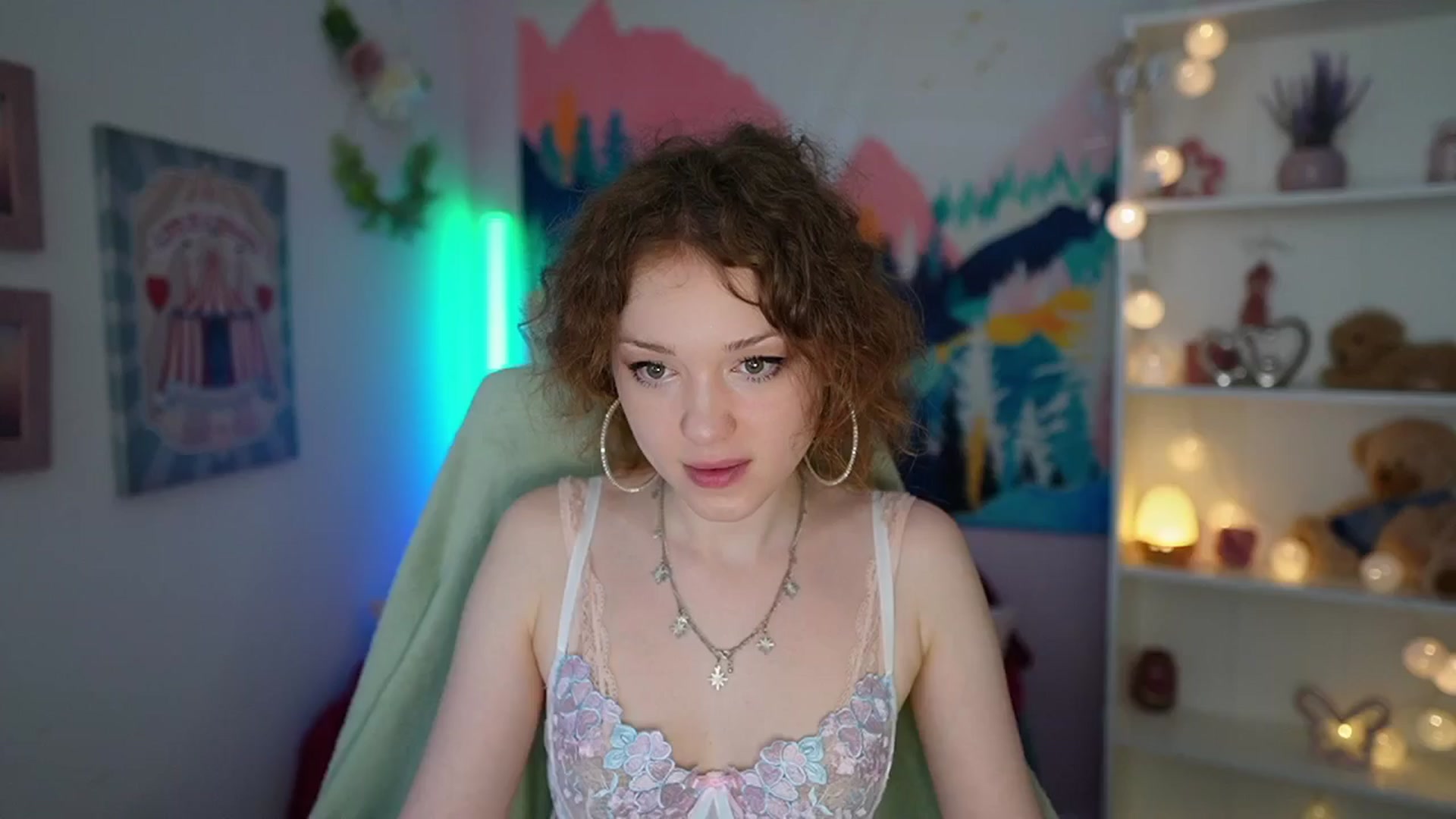 Gallery image thumbnail from Eva_grey18's myfreecams stream on, 05/25/2024, 21:22 image 12 of 20
