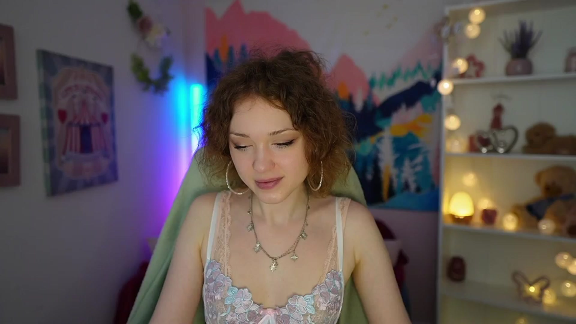 Gallery image thumbnail from Eva_grey18's myfreecams stream on, 05/25/2024, 21:22 image 17 of 20