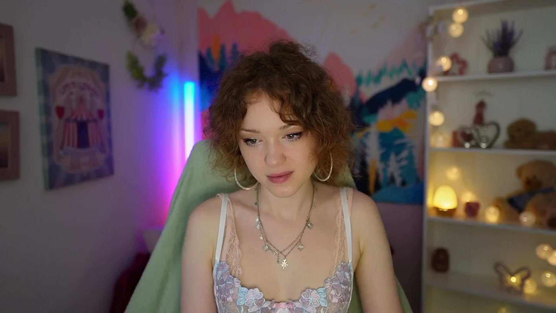 Gallery image thumbnail from Eva_grey18's myfreecams stream on, 05/25/2024, 21:22 image 6 of 20