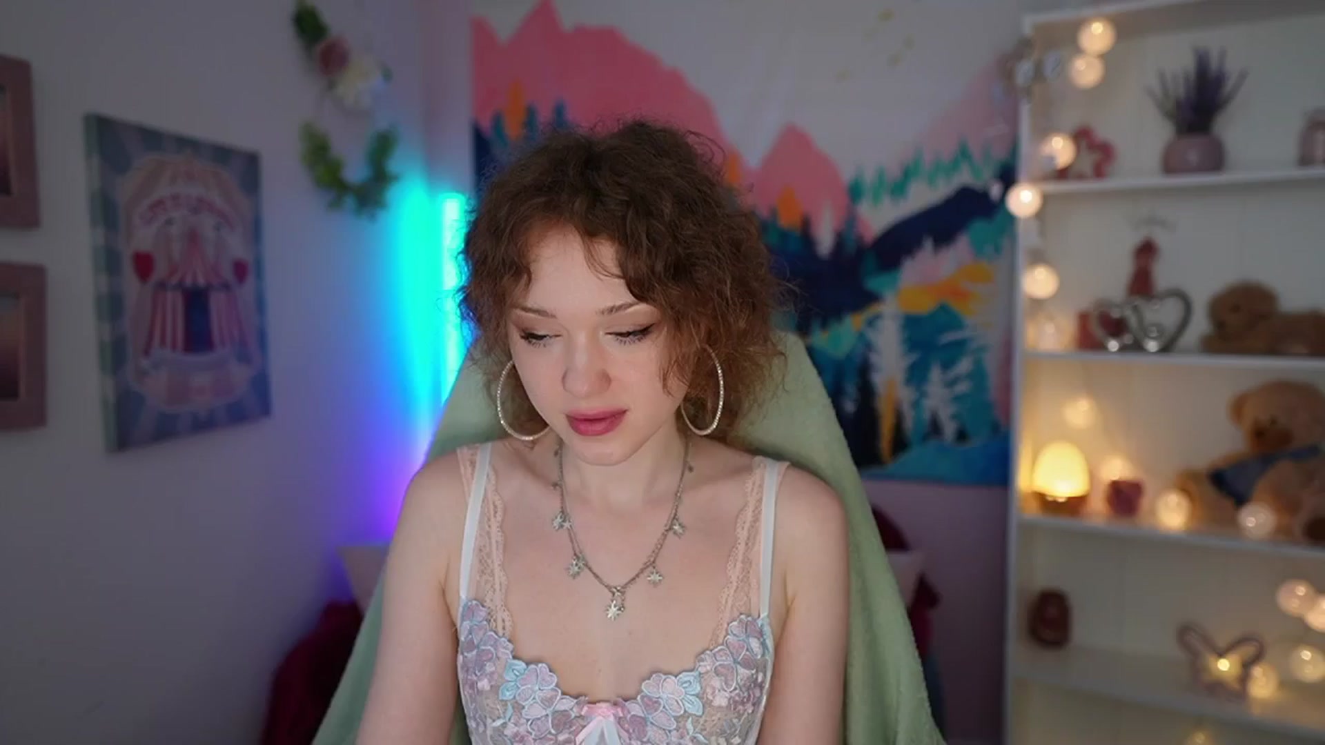 Gallery image thumbnail from Eva_grey18's myfreecams stream on, 05/25/2024, 22:29 image 15 of 20
