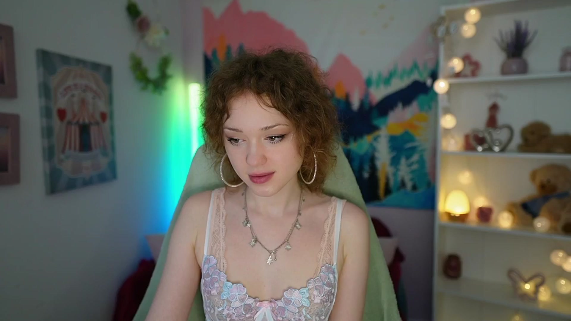 Gallery image thumbnail from Eva_grey18's myfreecams stream on, 05/25/2024, 22:29 image 19 of 20