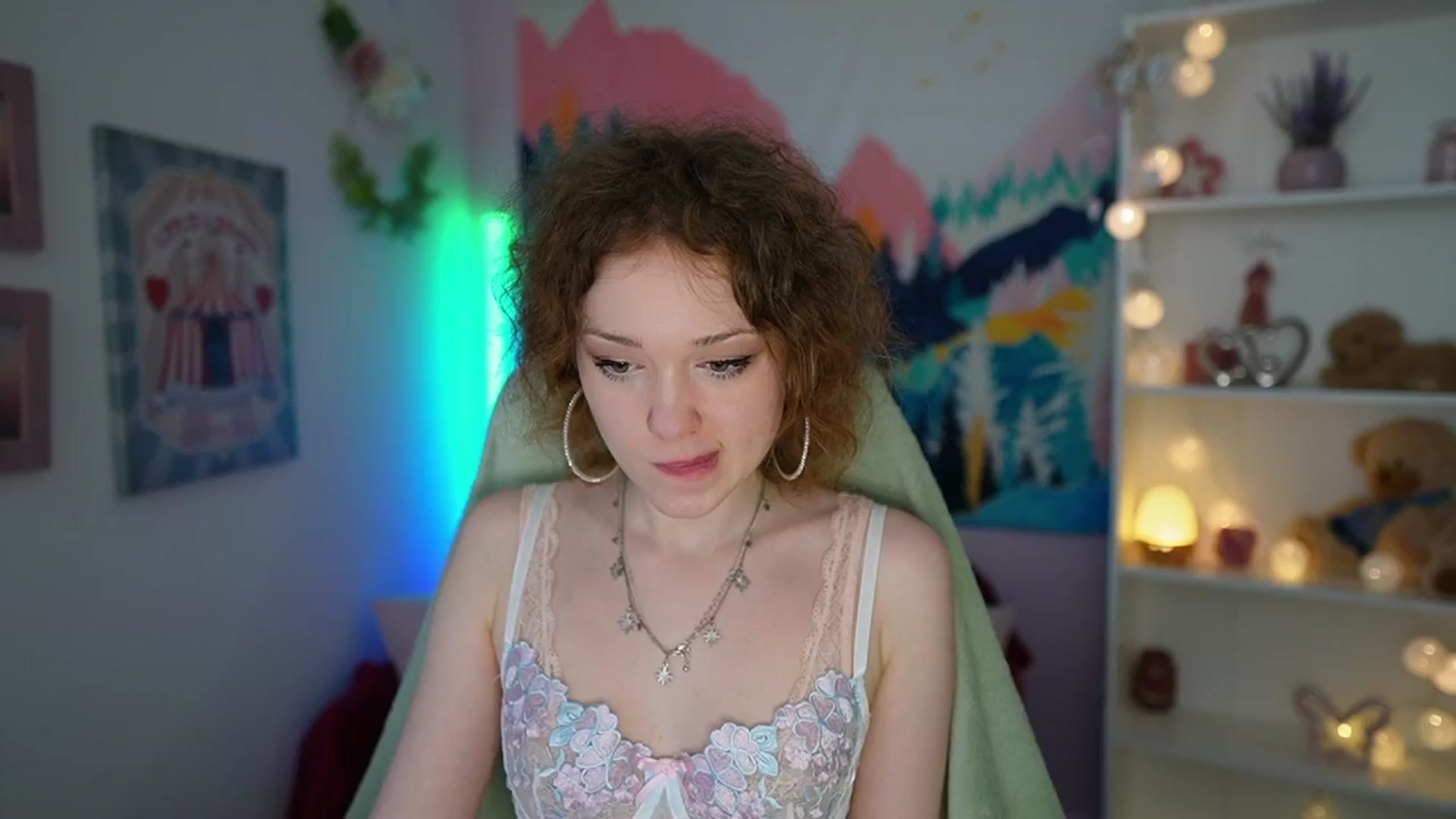 Gallery image thumbnail from Eva_grey18's myfreecams stream on, 05/25/2024, 23:20 image 14 of 20