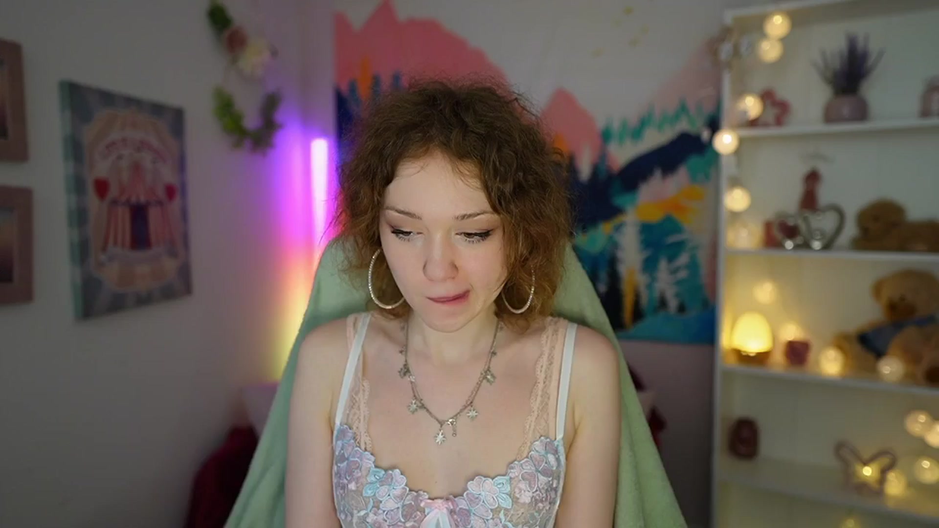Gallery image thumbnail from Eva_grey18's myfreecams stream on, 05/25/2024, 23:20 image 15 of 20