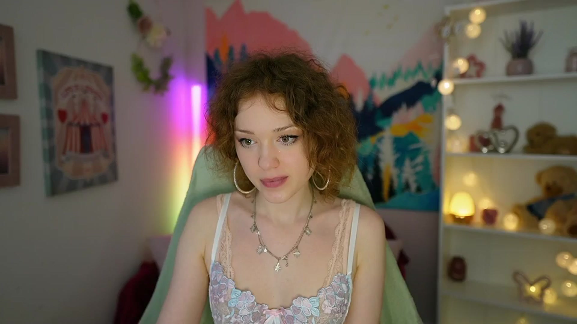 Gallery image thumbnail from Eva_grey18's myfreecams stream on, 05/25/2024, 23:20 image 17 of 20