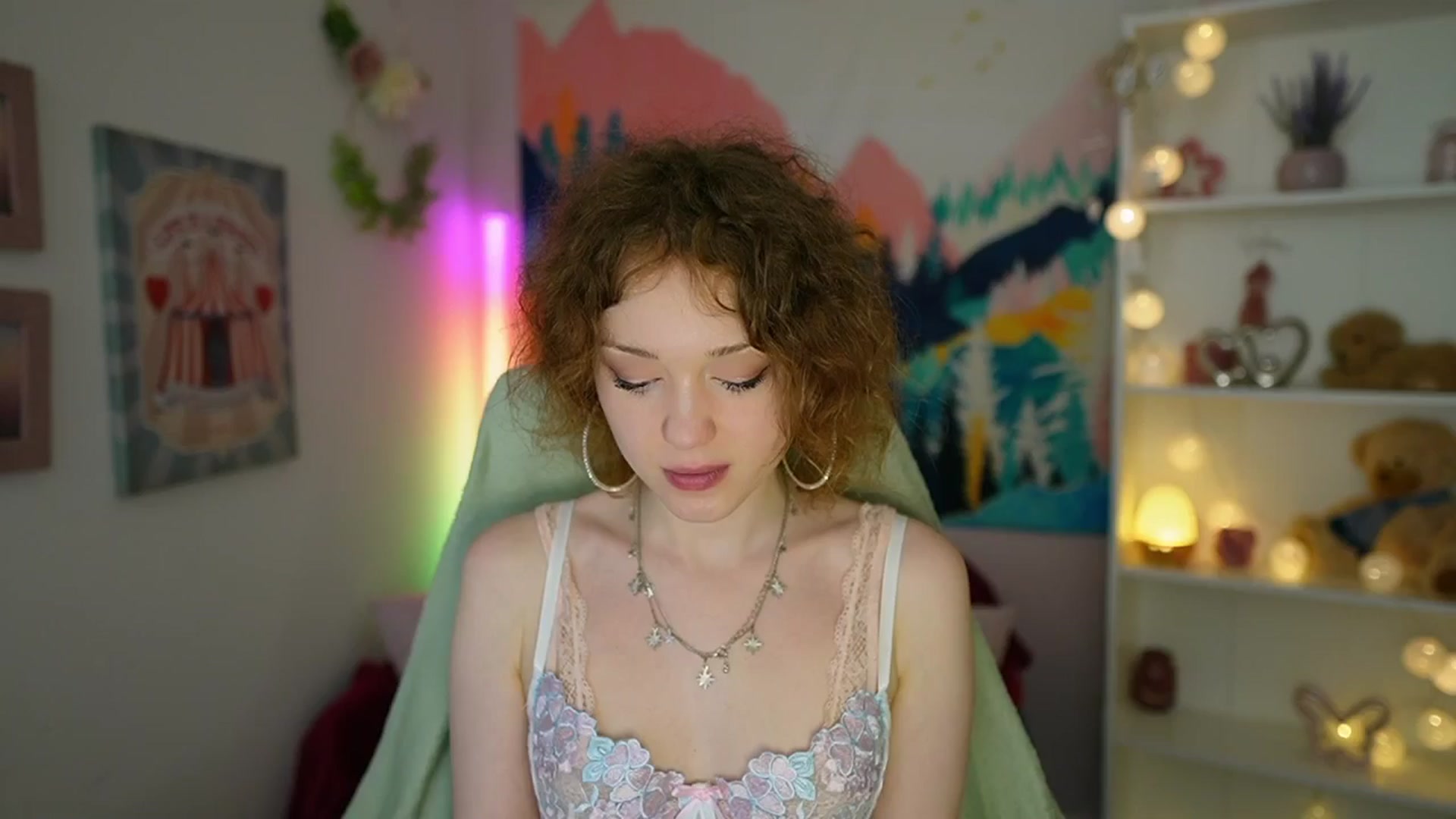 Gallery image thumbnail from Eva_grey18's myfreecams stream on, 05/25/2024, 23:20 image 19 of 20