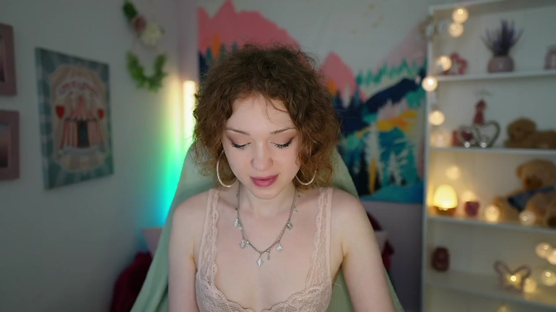 Gallery image thumbnail from Eva_grey18's myfreecams stream on, 05/25/2024, 23:20 image 4 of 20