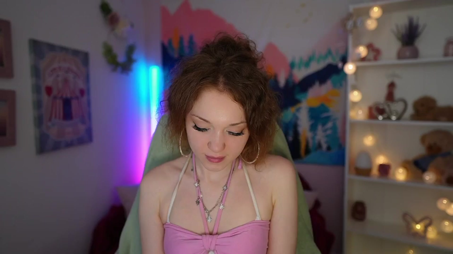 Gallery image thumbnail from Eva_grey18's myfreecams stream on, 05/26/2024, 19:08 image 17 of 20