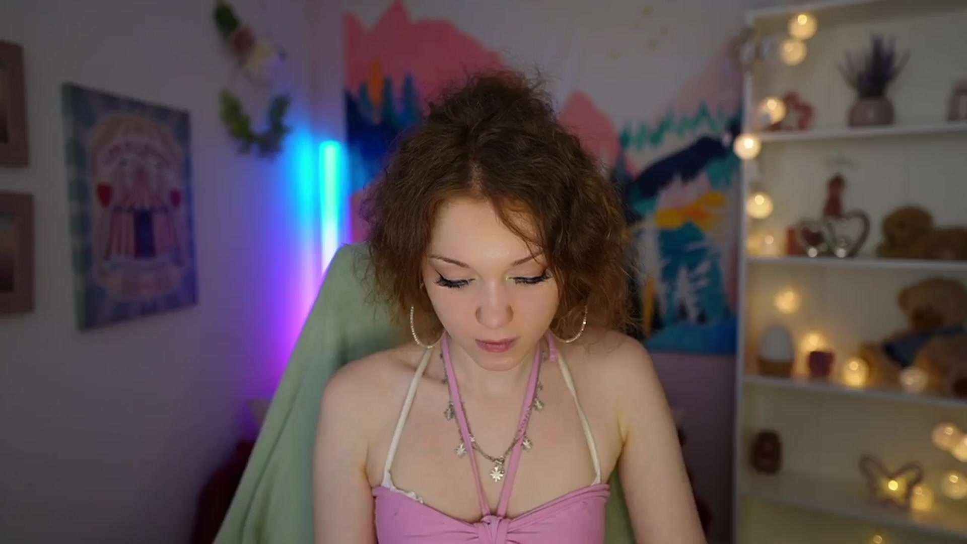 Gallery image thumbnail from Eva_grey18's myfreecams stream on, 05/26/2024, 20:08 image 4 of 20