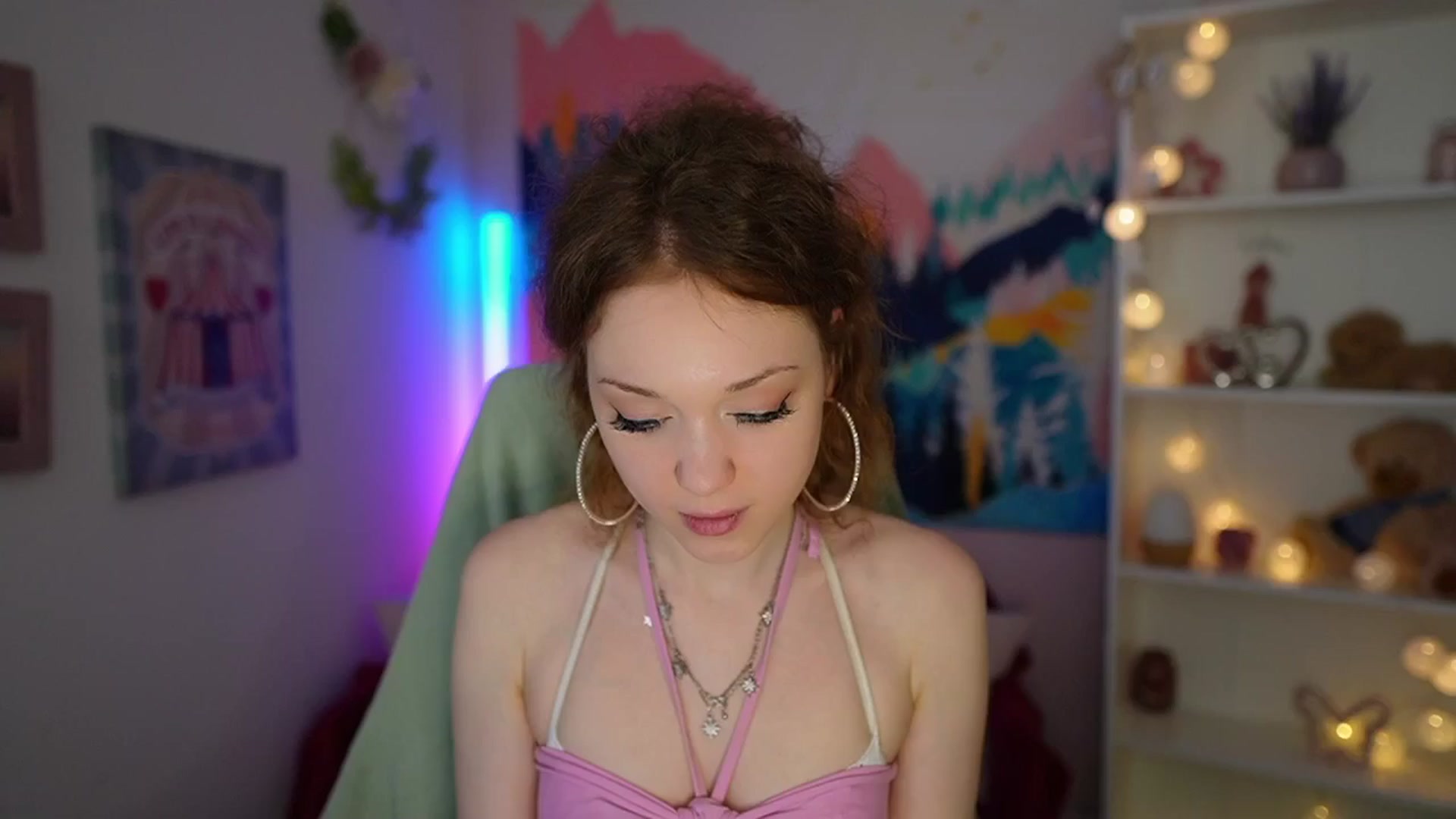 Gallery image thumbnail from Eva_grey18's myfreecams stream on, 05/26/2024, 20:56 image 18 of 20