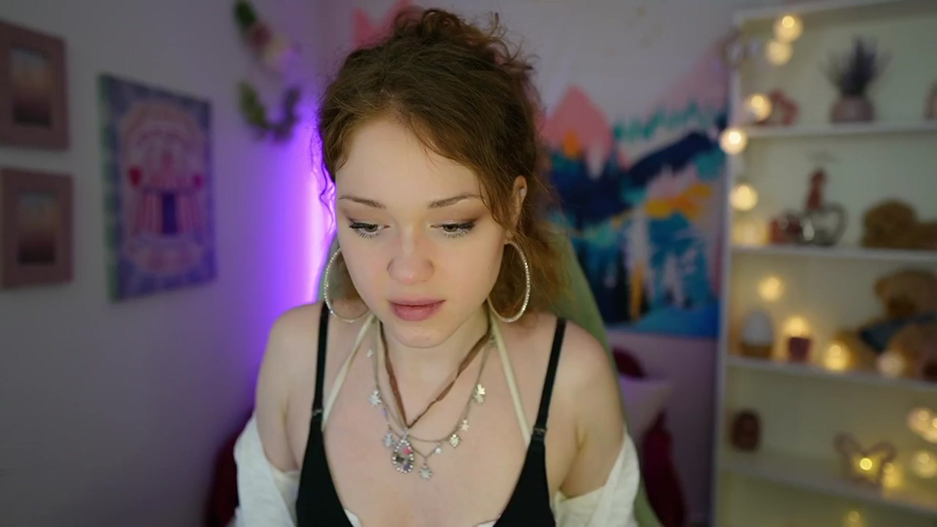 Gallery image thumbnail from Eva_grey18's myfreecams stream on, 05/28/2024, 19:36 image 2 of 20