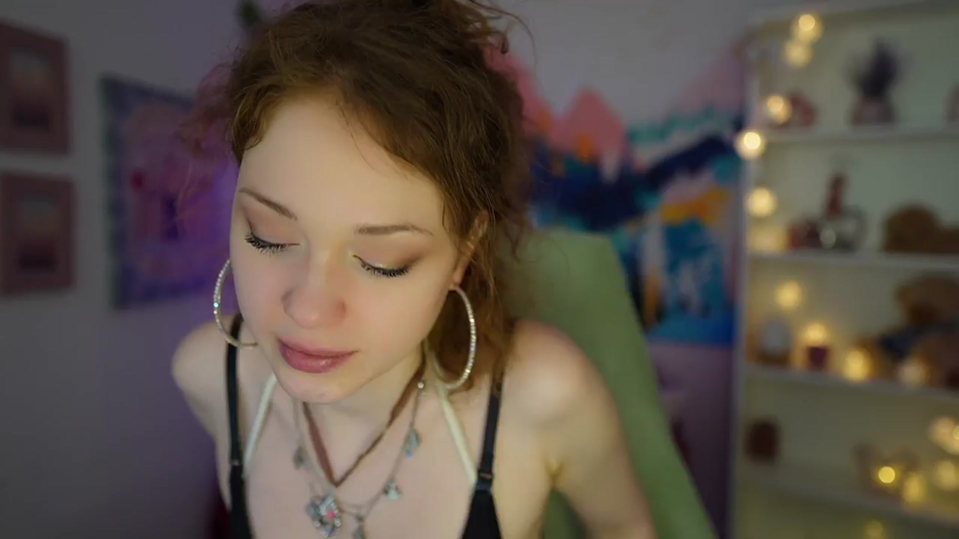 Gallery image thumbnail from Eva_grey18's myfreecams stream on, 05/28/2024, 19:36 image 9 of 20