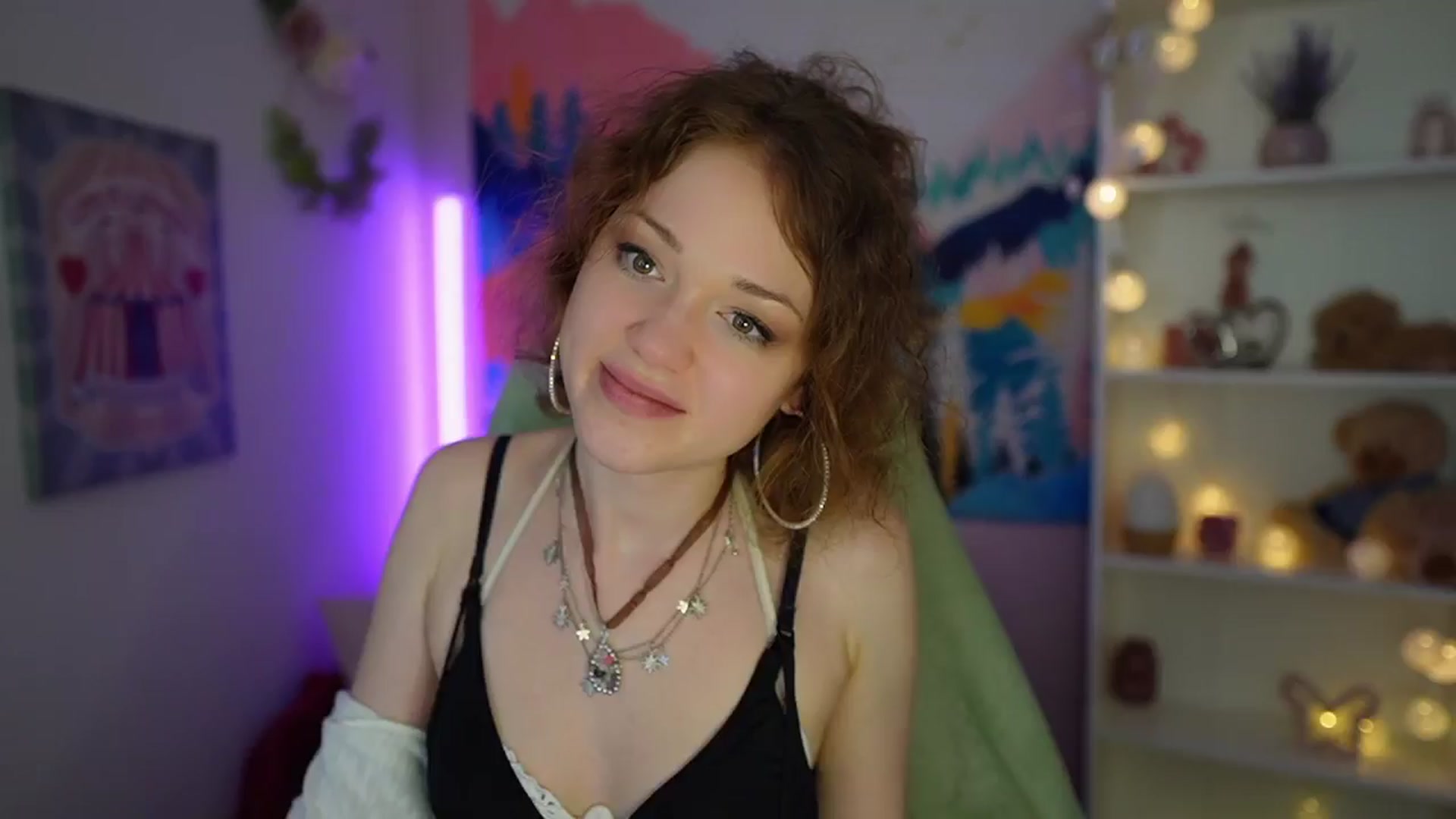 Gallery image thumbnail from Eva_grey18's myfreecams stream on, 05/28/2024, 20:33 image 16 of 20