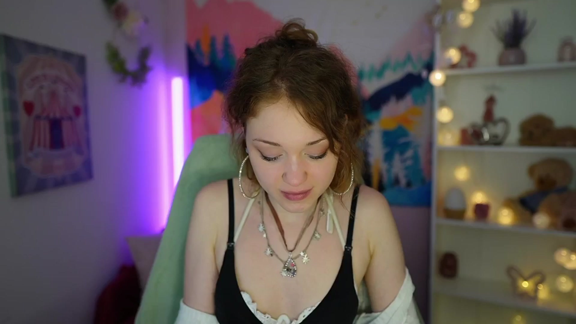 Gallery image thumbnail from Eva_grey18's myfreecams stream on, 05/28/2024, 23:49 image 5 of 20