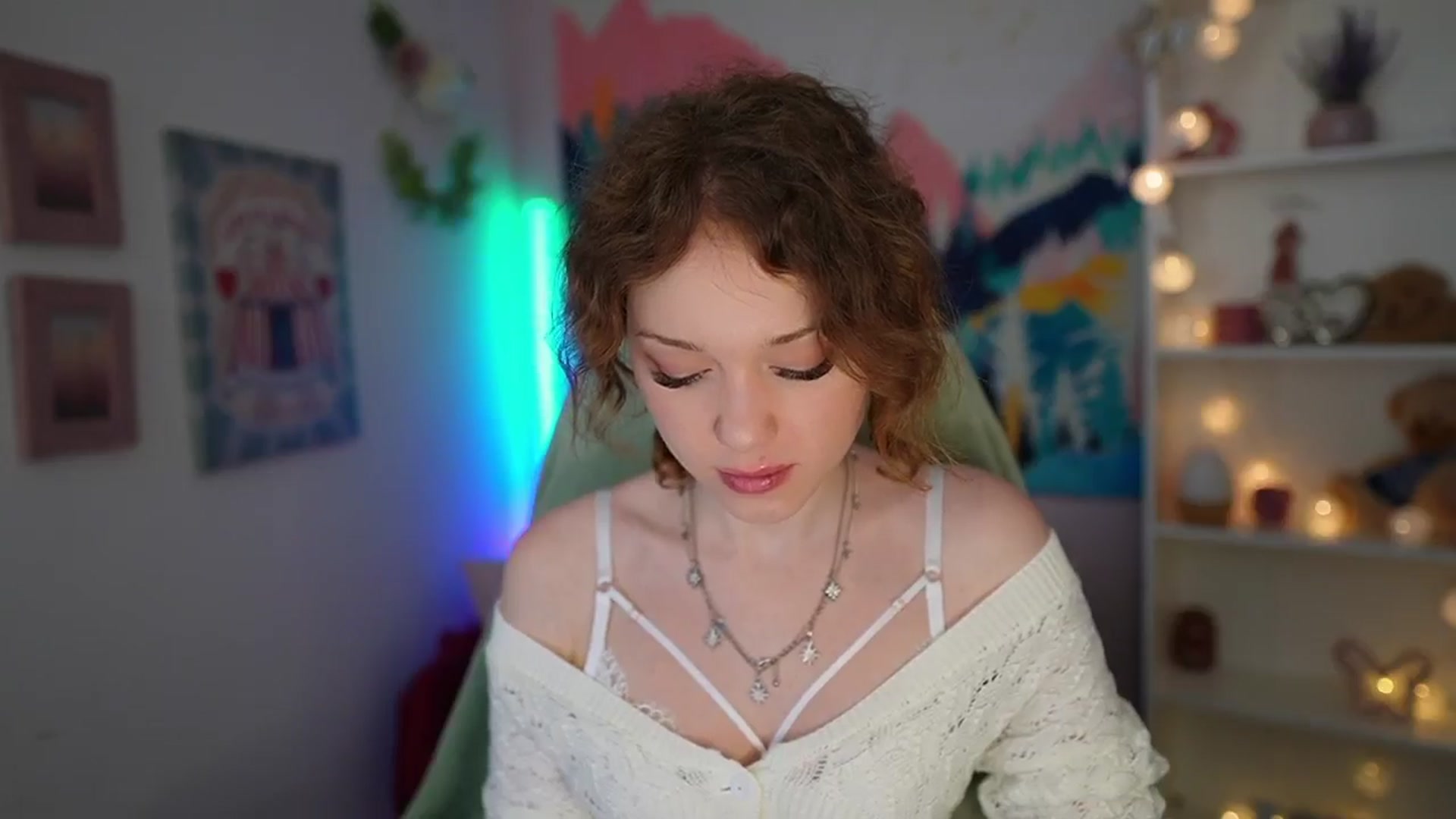 Gallery image thumbnail from Eva_grey18's myfreecams stream on, 06/02/2024, 19:08 image 20 of 20