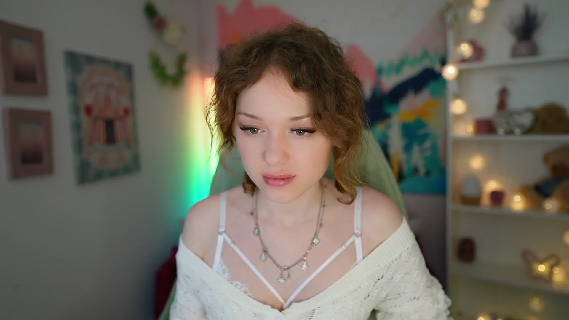 Gallery image thumbnail from Eva_grey18's myfreecams stream on, 06/02/2024, 19:08 image 17 of 20