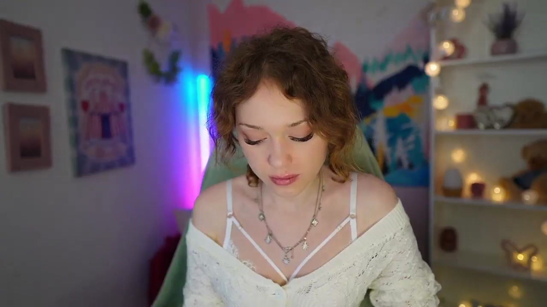 Gallery image thumbnail from Eva_grey18's myfreecams stream on, 06/02/2024, 19:08 image 19 of 20