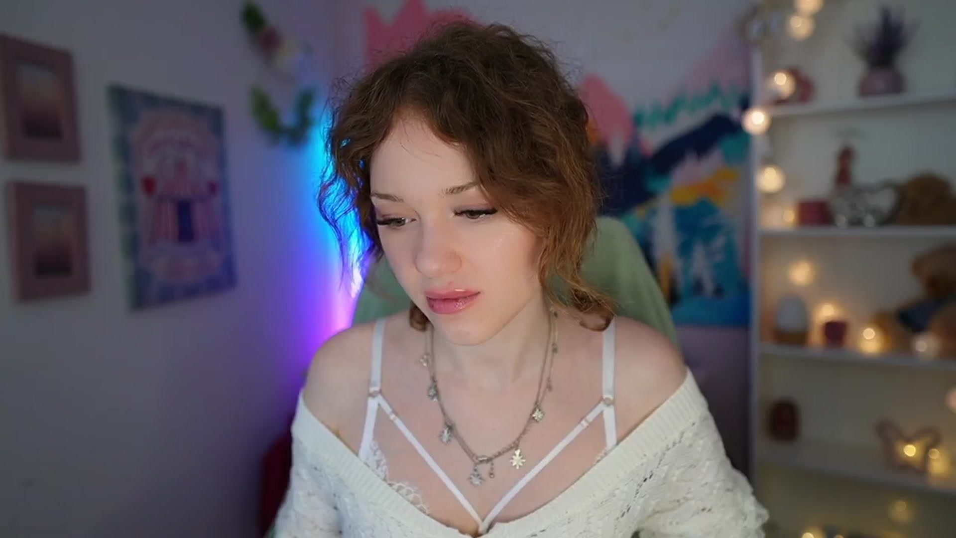 Gallery image thumbnail from Eva_grey18's myfreecams stream on, 06/02/2024, 19:08 image 15 of 20