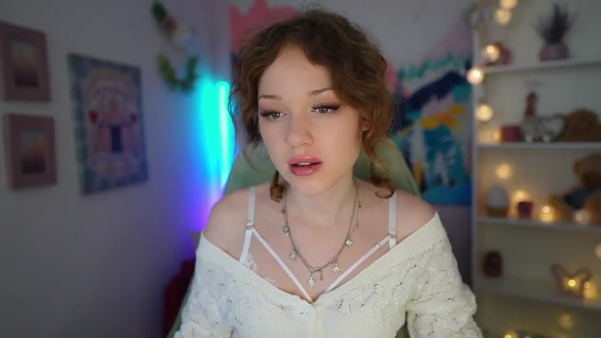 Gallery image thumbnail from Eva_grey18's myfreecams stream on, 06/02/2024, 19:08 image 11 of 20