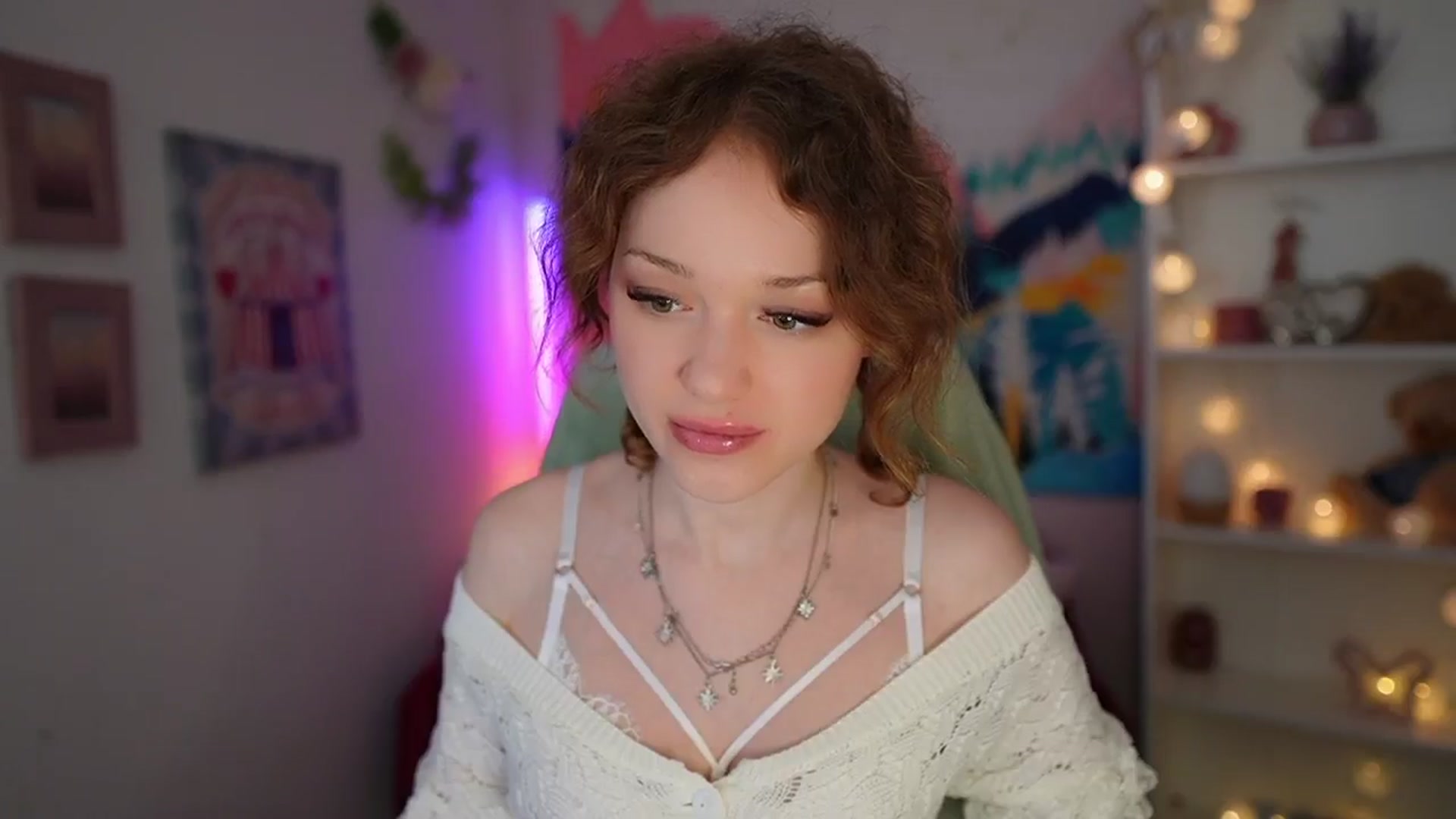 Gallery image thumbnail from Eva_grey18's myfreecams stream on, 06/02/2024, 19:08 image 14 of 20