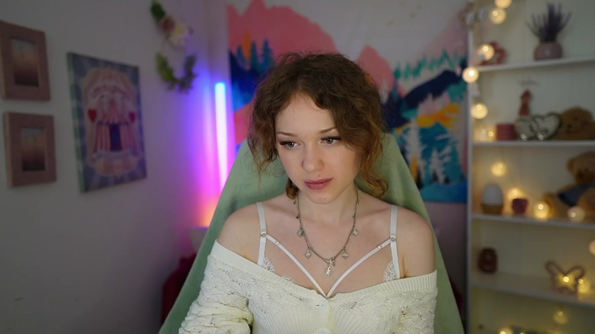Gallery image thumbnail from Eva_grey18's myfreecams stream on, 06/02/2024, 20:40 image 17 of 20