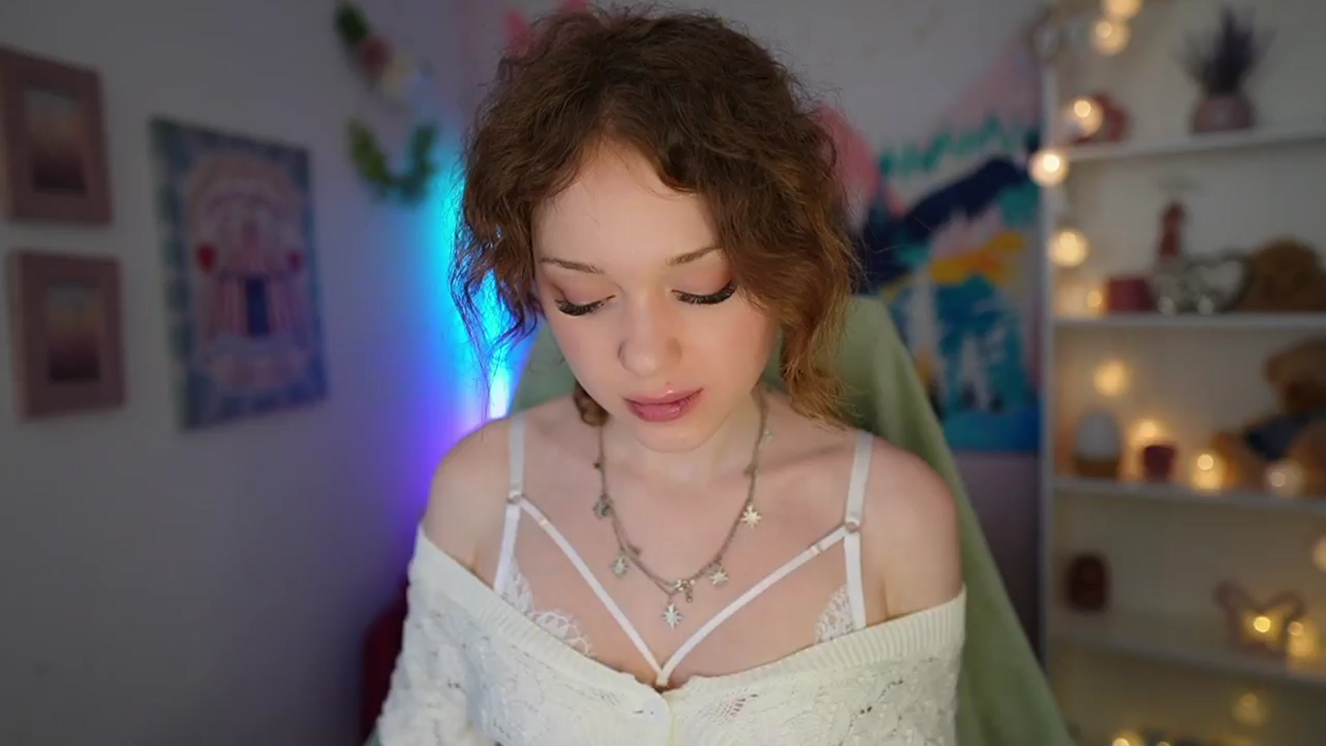 Gallery image thumbnail from Eva_grey18's myfreecams stream on, 06/02/2024, 20:40 image 16 of 20