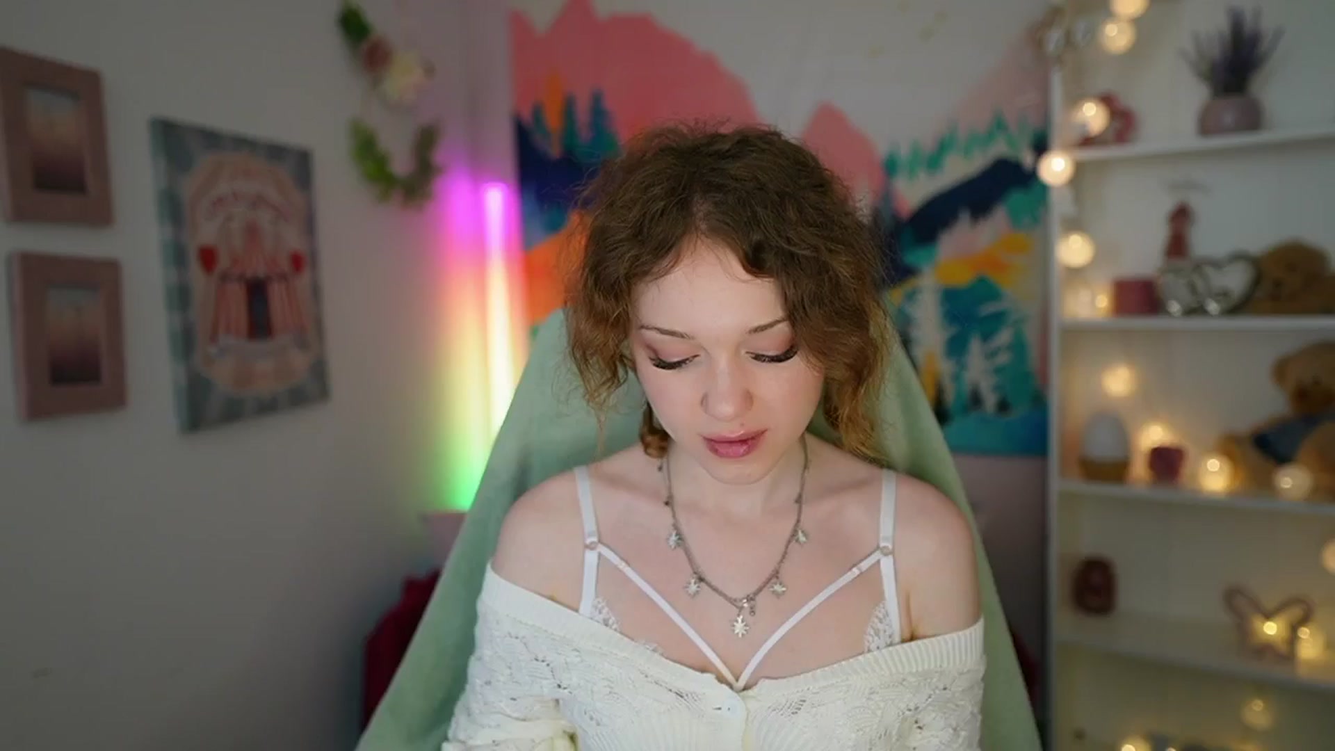 Gallery image thumbnail from Eva_grey18's myfreecams stream on, 06/02/2024, 20:40 image 18 of 20