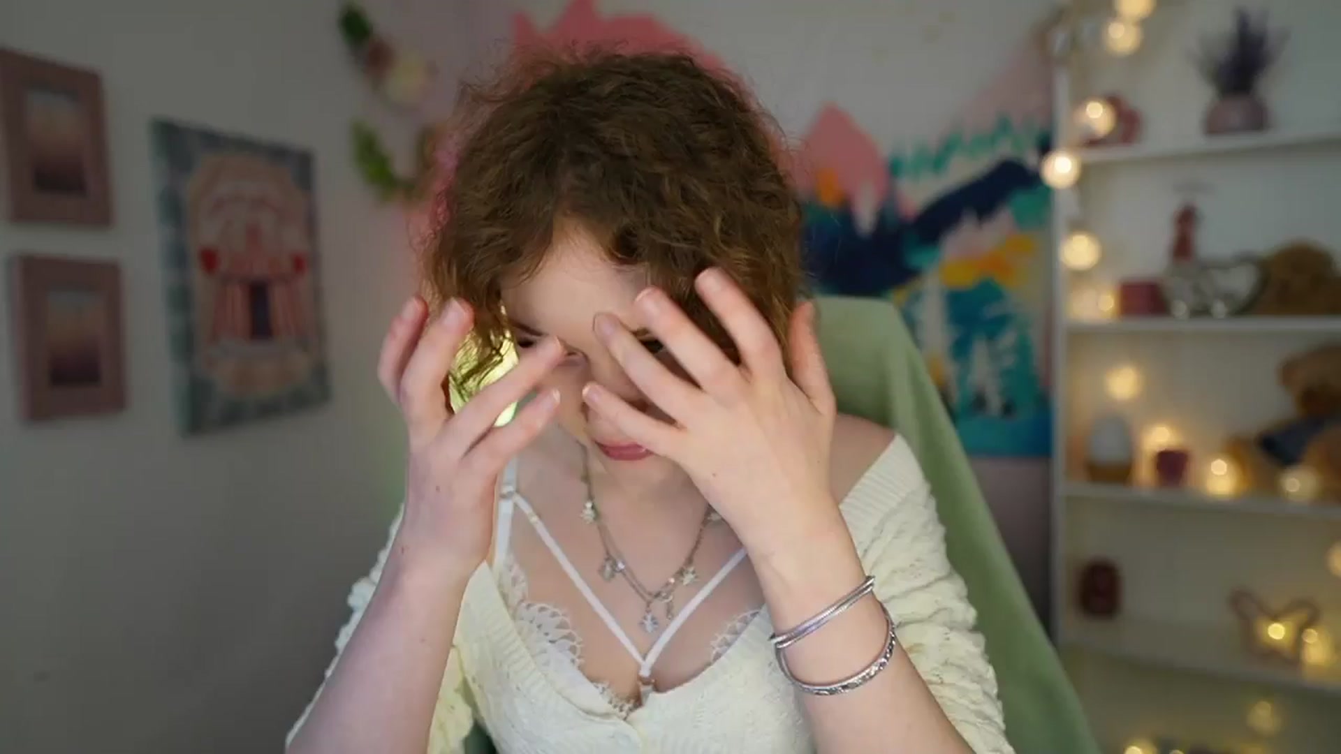 Gallery image thumbnail from Eva_grey18's myfreecams stream on, 06/02/2024, 20:40 image 14 of 20