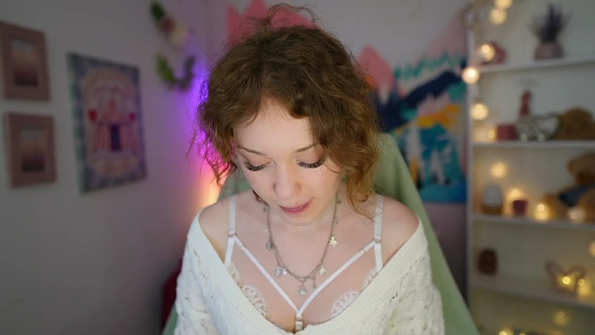 Gallery image thumbnail from Eva_grey18's myfreecams stream on, 06/02/2024, 20:40 image 5 of 20