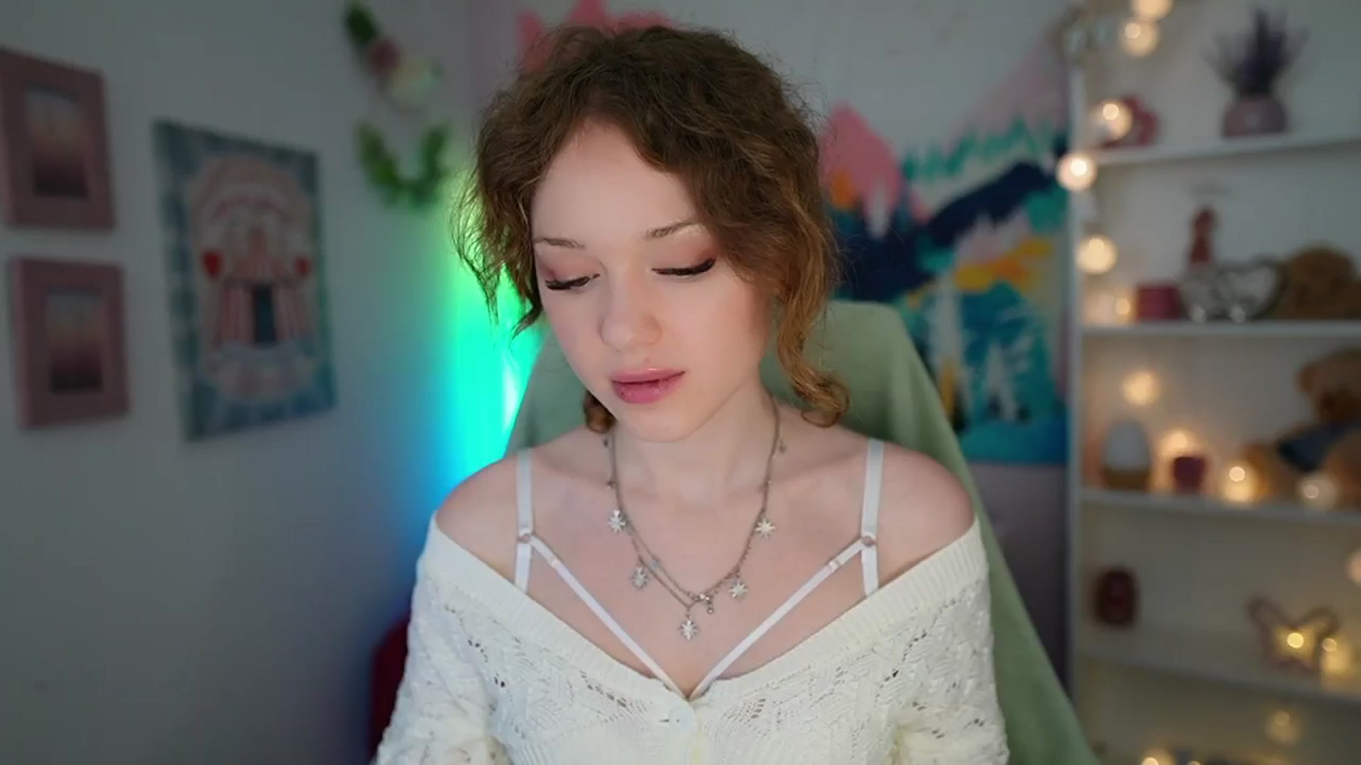 Gallery image thumbnail from Eva_grey18's myfreecams stream on, 06/02/2024, 20:40 image 15 of 20