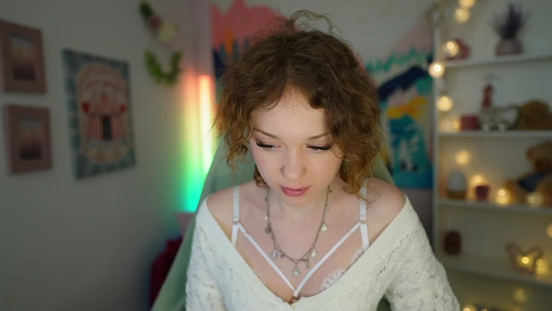 Gallery image thumbnail from Eva_grey18's myfreecams stream on, 06/02/2024, 20:40 image 6 of 20
