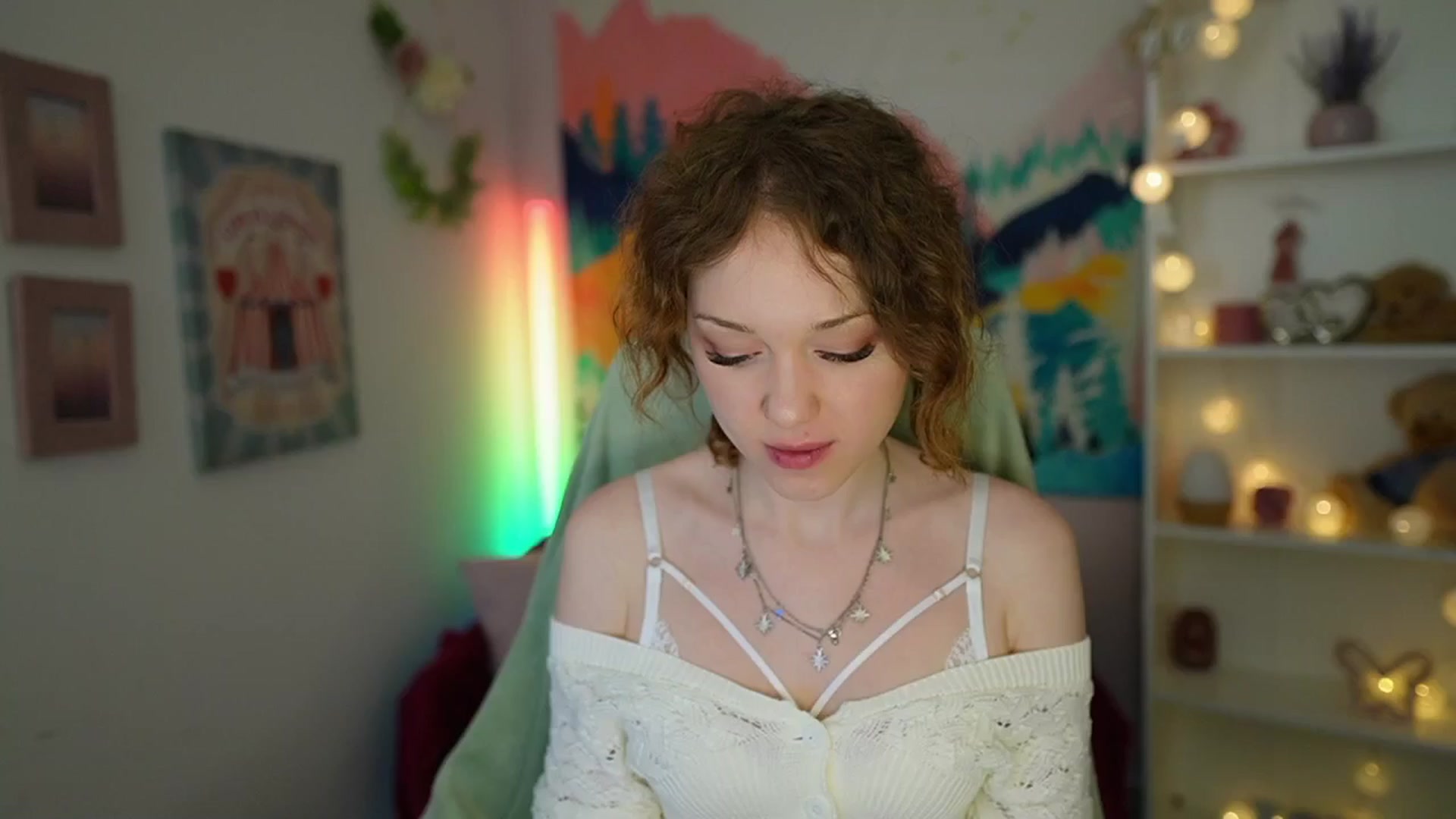 Gallery image thumbnail from Eva_grey18's myfreecams stream on, 06/02/2024, 21:57 image 10 of 20