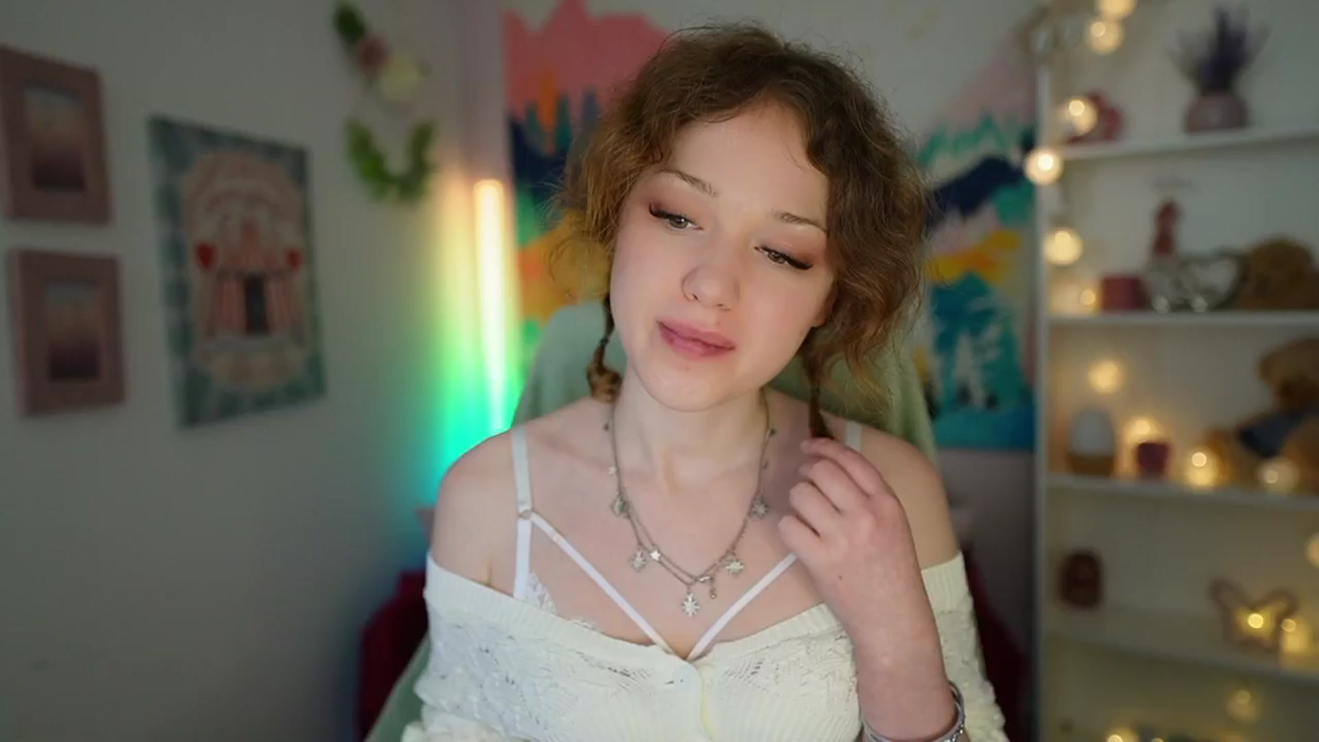Gallery image thumbnail from Eva_grey18's myfreecams stream on, 06/02/2024, 21:57 image 9 of 20