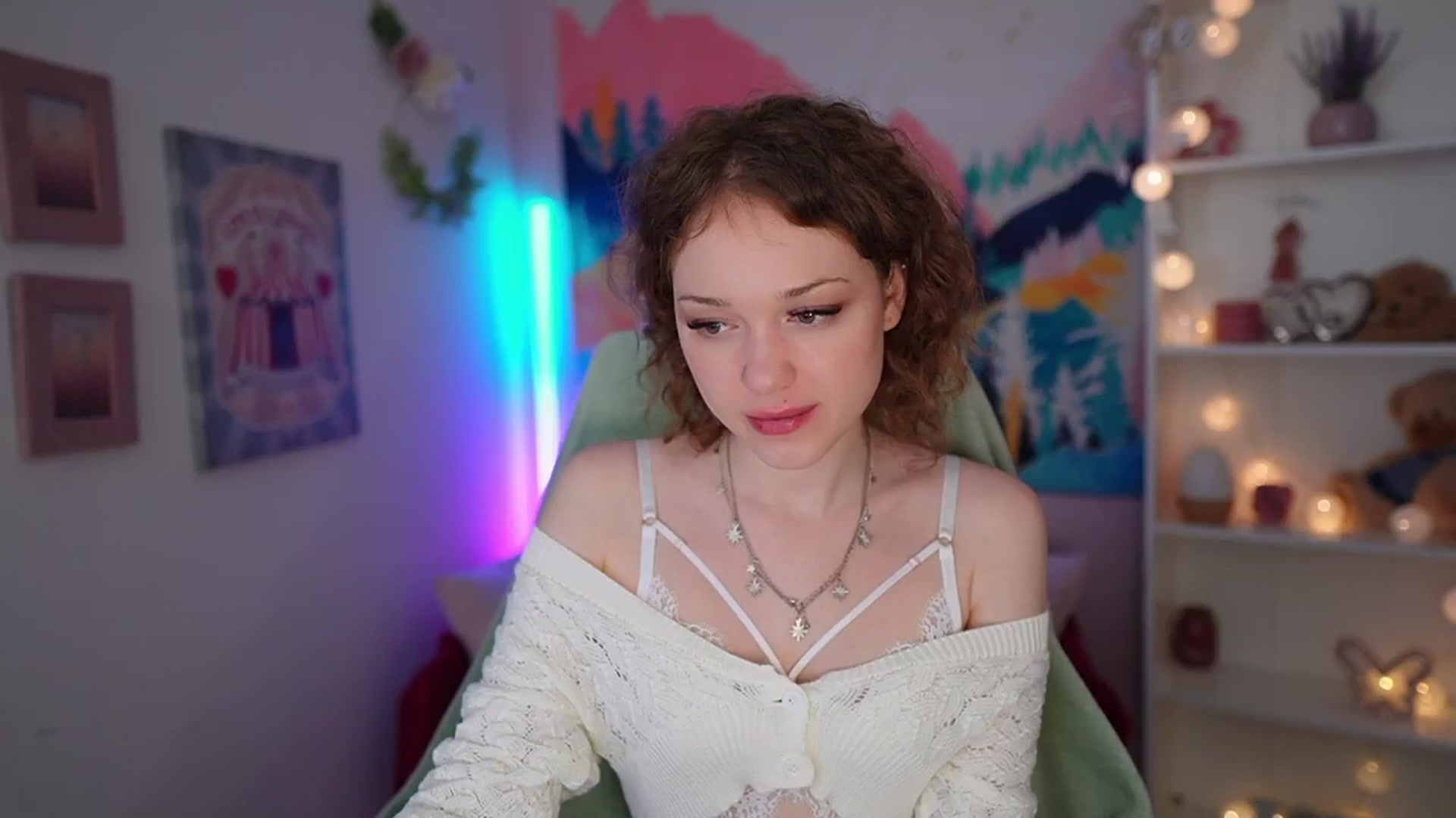 Gallery image thumbnail from Eva_grey18's myfreecams stream on, 06/02/2024, 23:33 image 13 of 20