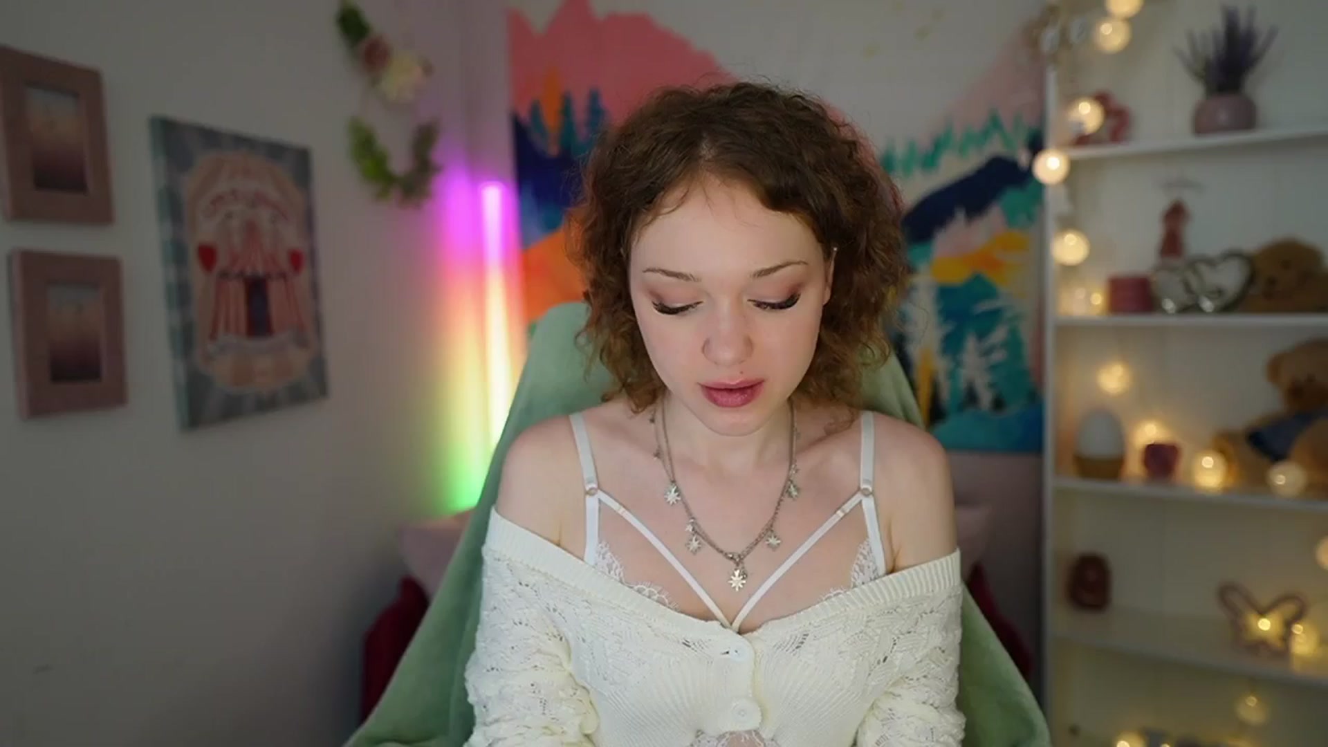 Gallery image thumbnail from Eva_grey18's myfreecams stream on, 06/02/2024, 23:33 image 11 of 20