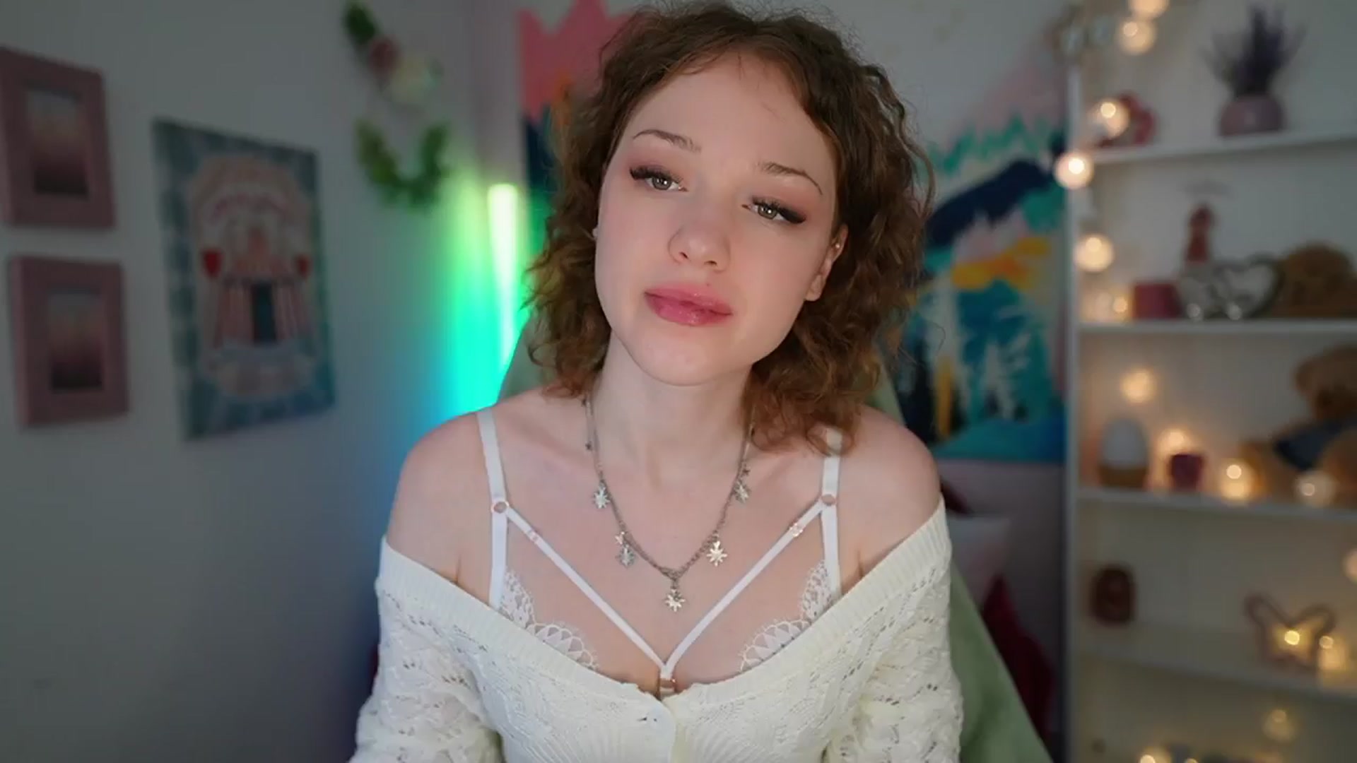 Gallery image thumbnail from Eva_grey18's myfreecams stream on, 06/02/2024, 23:33 image 5 of 20