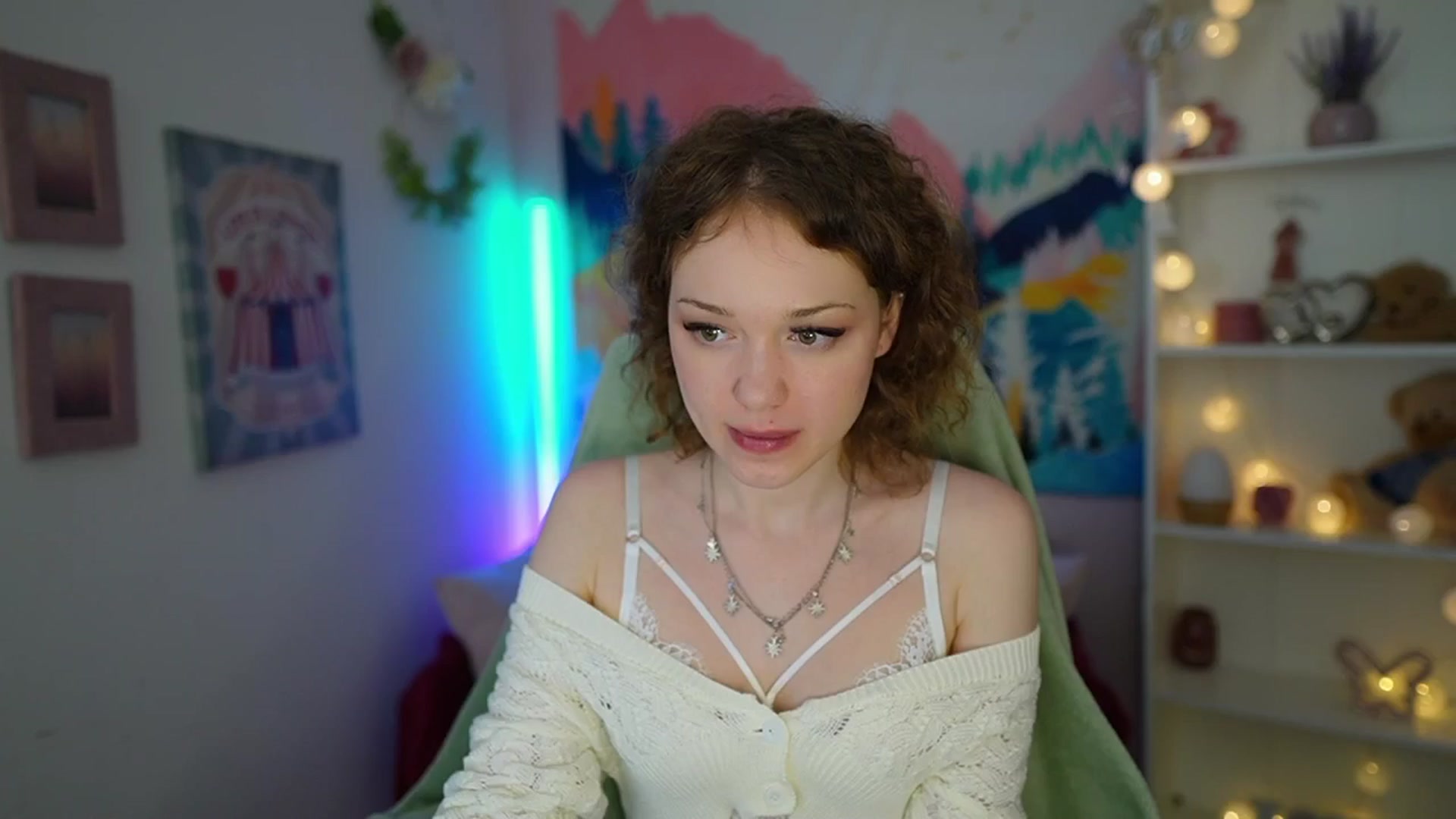 Gallery image thumbnail from Eva_grey18's myfreecams stream on, 06/02/2024, 23:33 image 18 of 20