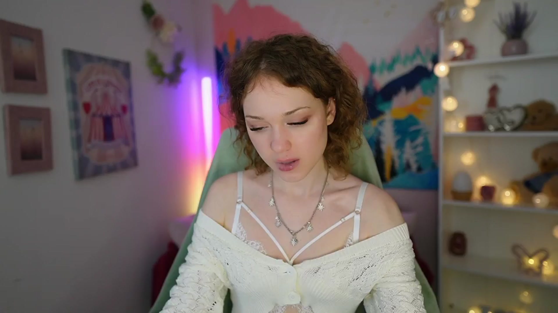 Gallery image thumbnail from Eva_grey18's myfreecams stream on, 06/02/2024, 23:33 image 7 of 20