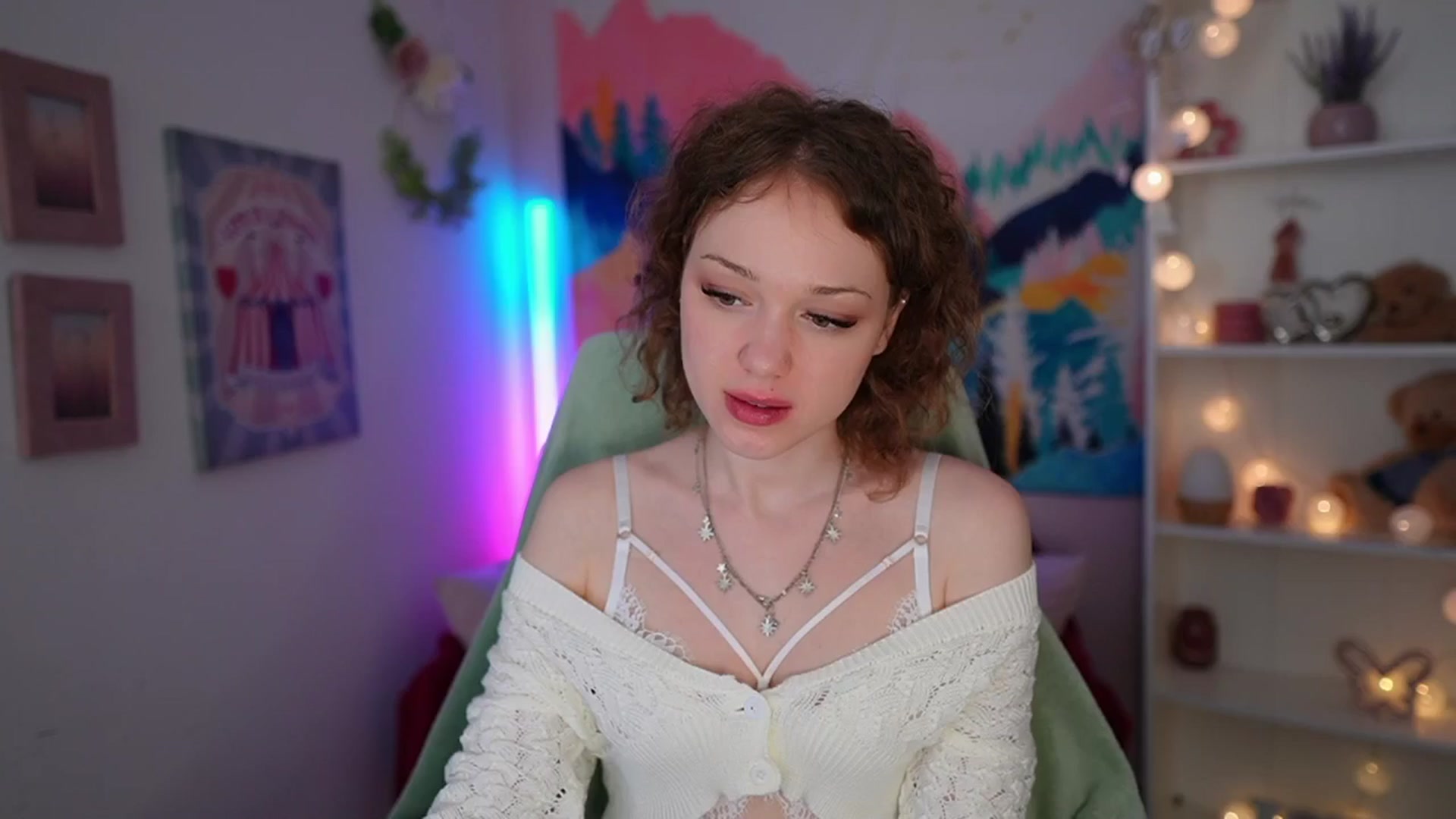 Gallery image thumbnail from Eva_grey18's myfreecams stream on, 06/02/2024, 23:33 image 8 of 20