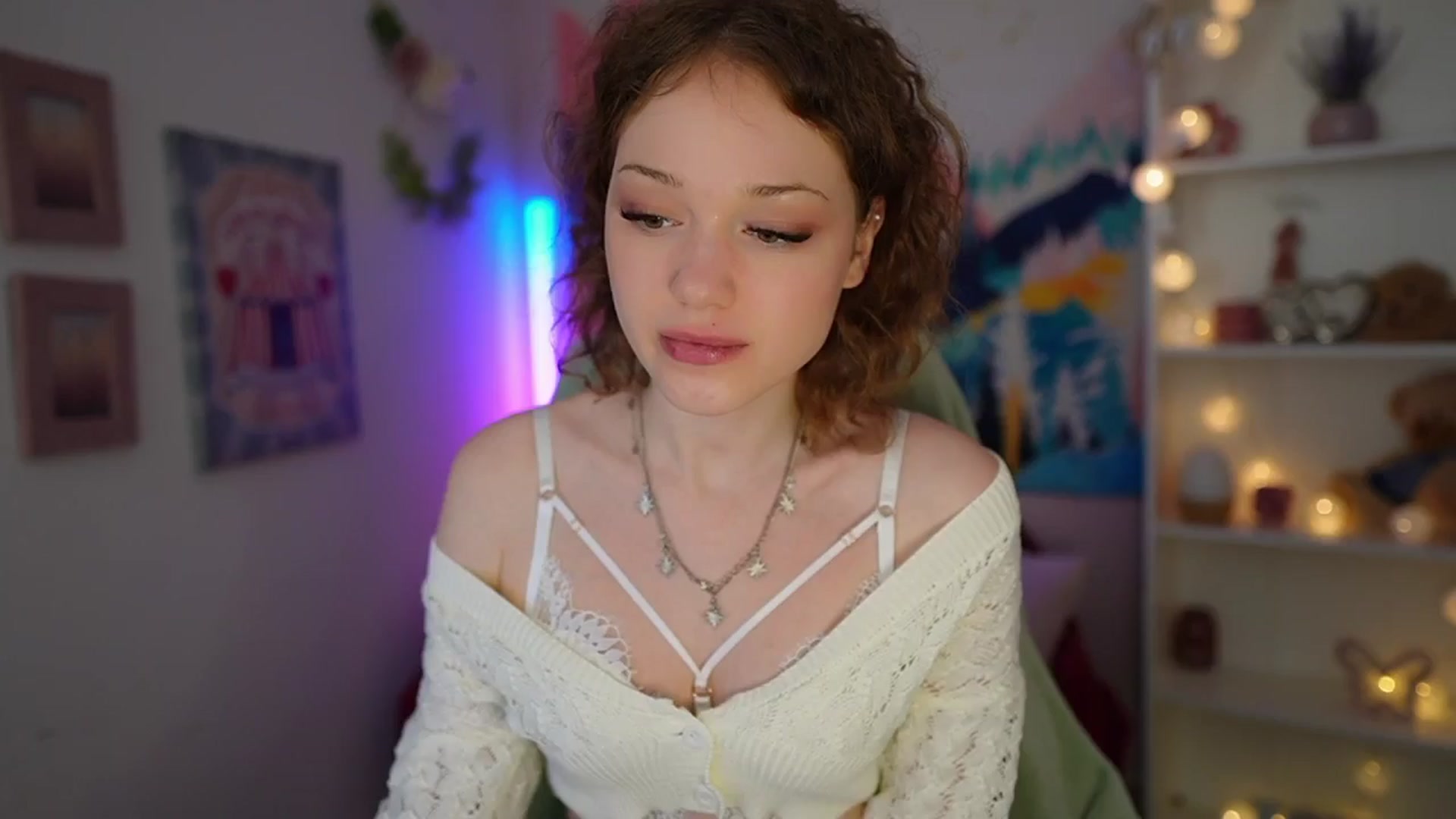 Gallery image thumbnail from Eva_grey18's myfreecams stream on, 06/02/2024, 23:33 image 3 of 20