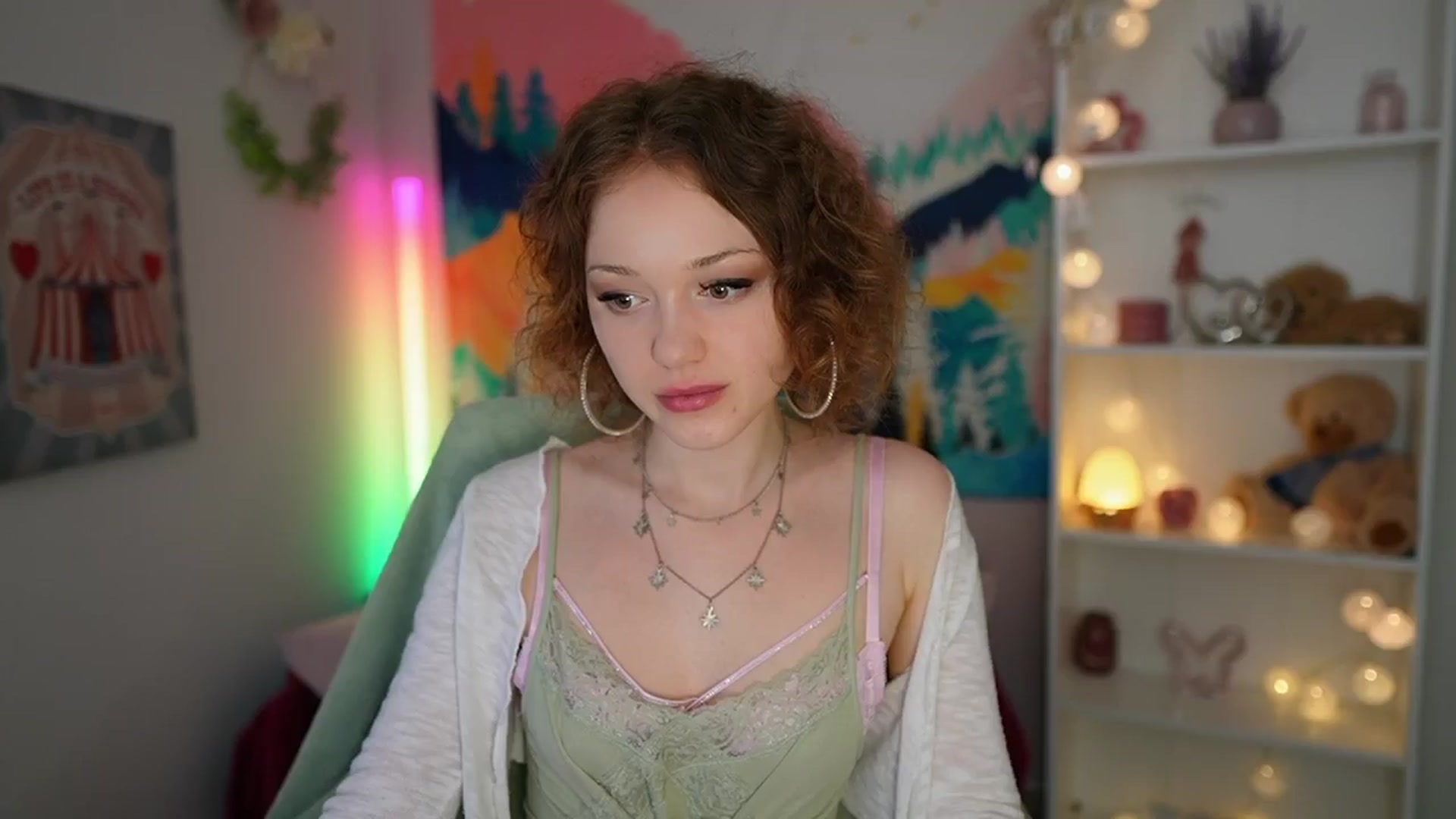 Gallery image thumbnail from Eva_grey18's myfreecams stream on, 06/09/2024, 18:49 image 7 of 20