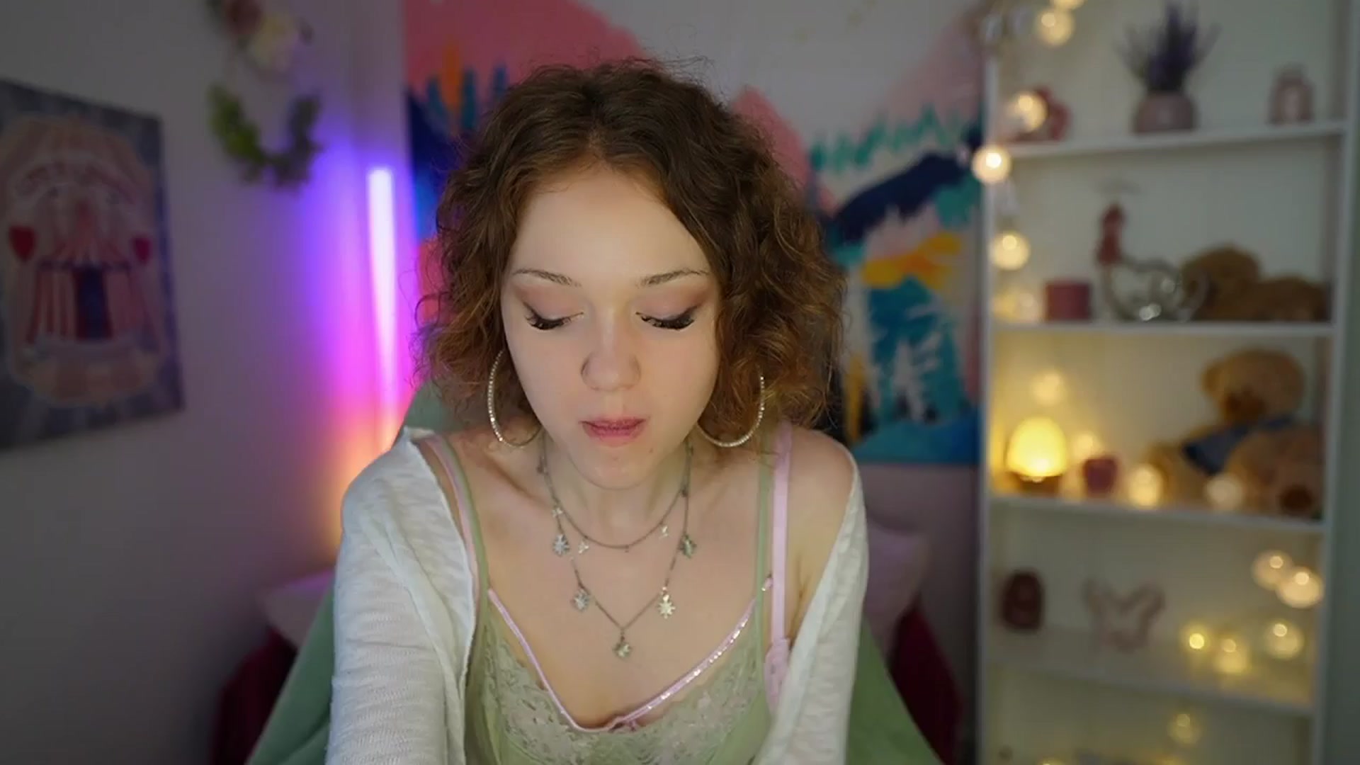 Gallery image thumbnail from Eva_grey18's myfreecams stream on, 06/09/2024, 18:49 image 4 of 20