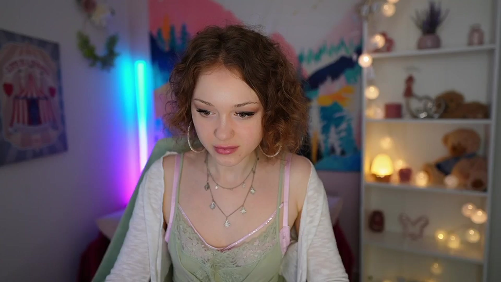 Gallery image thumbnail from Eva_grey18's myfreecams stream on, 06/09/2024, 18:49 image 1 of 20