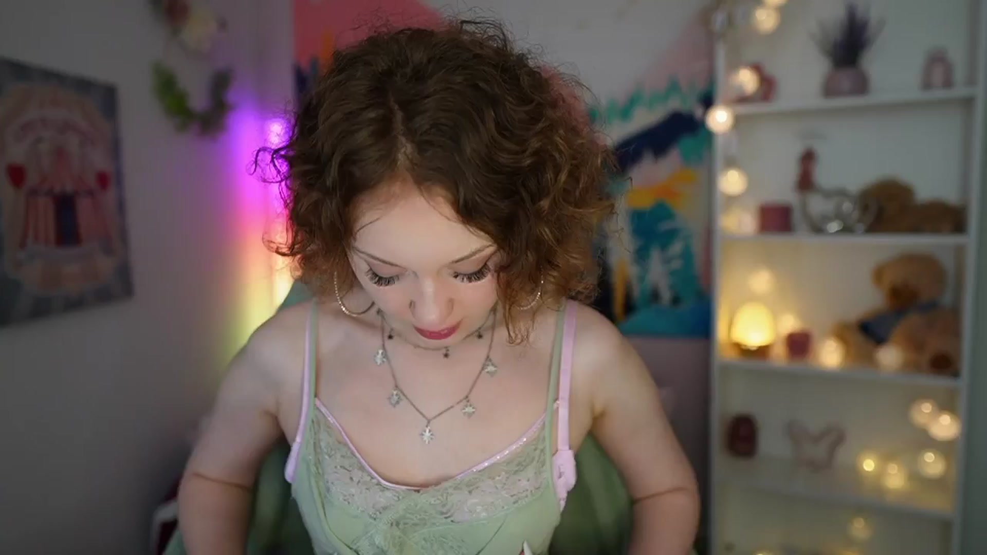 Gallery image thumbnail from Eva_grey18's myfreecams stream on, 06/09/2024, 18:49 image 19 of 20