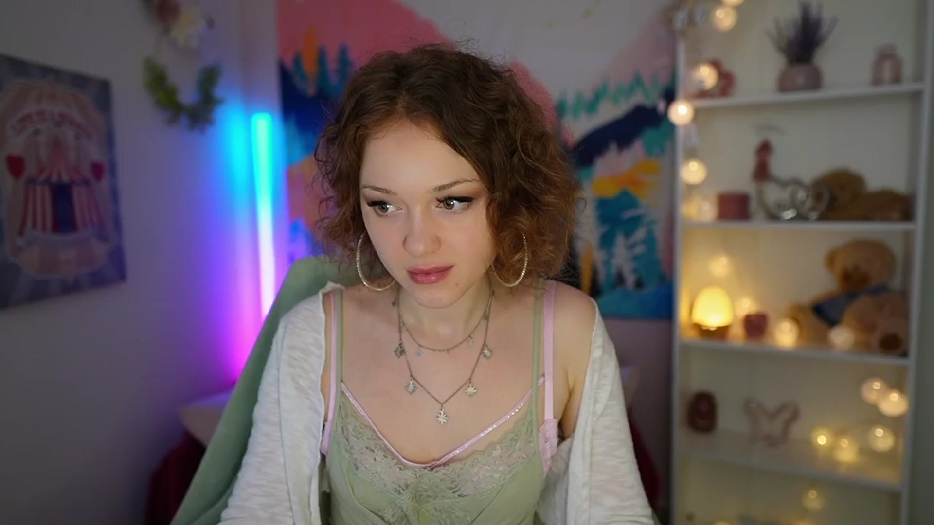 Gallery image thumbnail from Eva_grey18's myfreecams stream on, 06/09/2024, 18:49 image 6 of 20