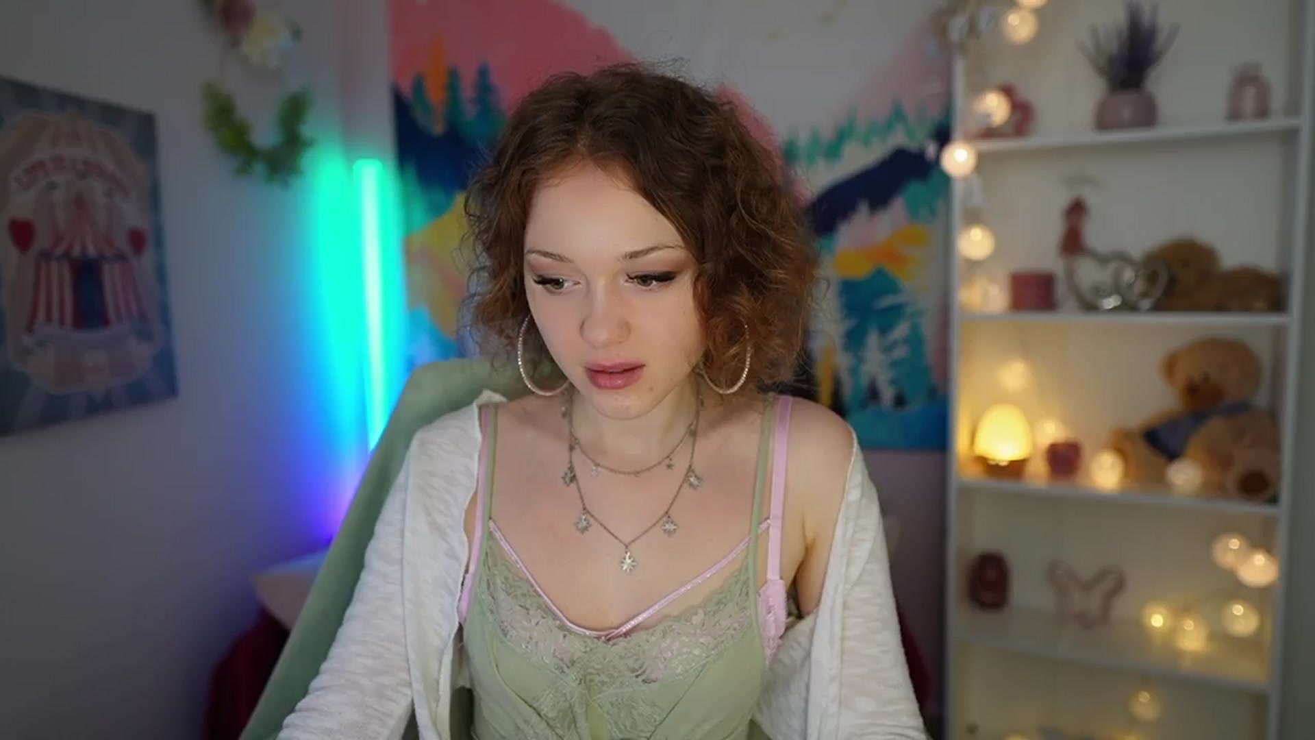 Gallery image thumbnail from Eva_grey18's myfreecams stream on, 06/09/2024, 18:49 image 8 of 20