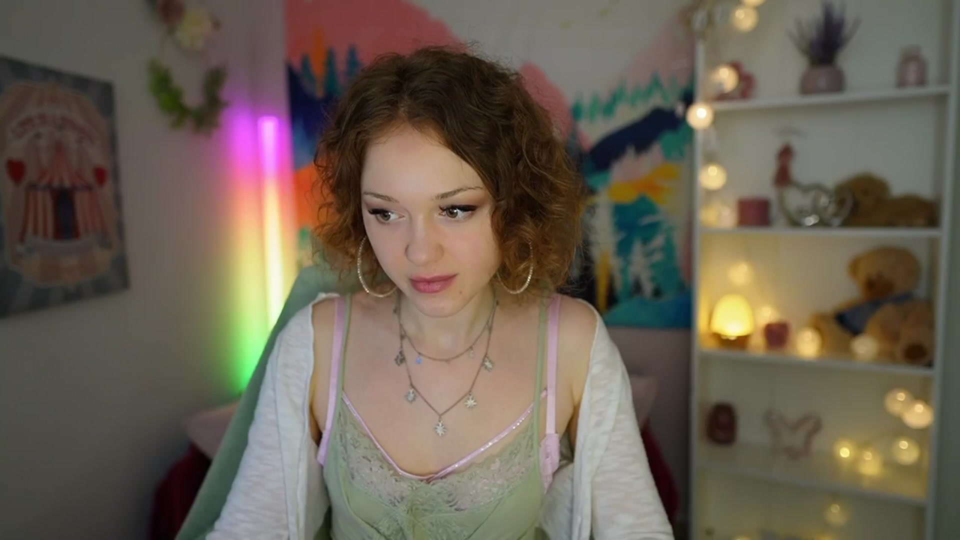 Gallery image thumbnail from Eva_grey18's myfreecams stream on, 06/09/2024, 18:49 image 2 of 20